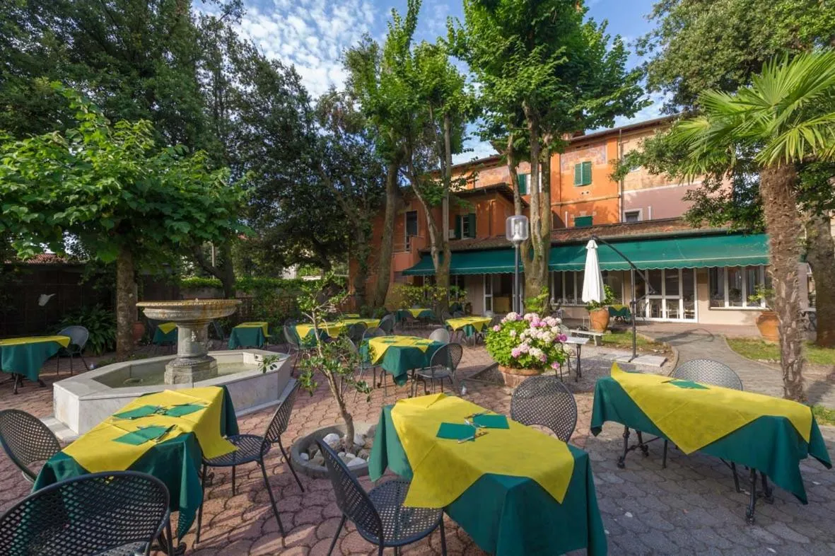 Restaurant/places to eat in Albergo Battelli Only Adults