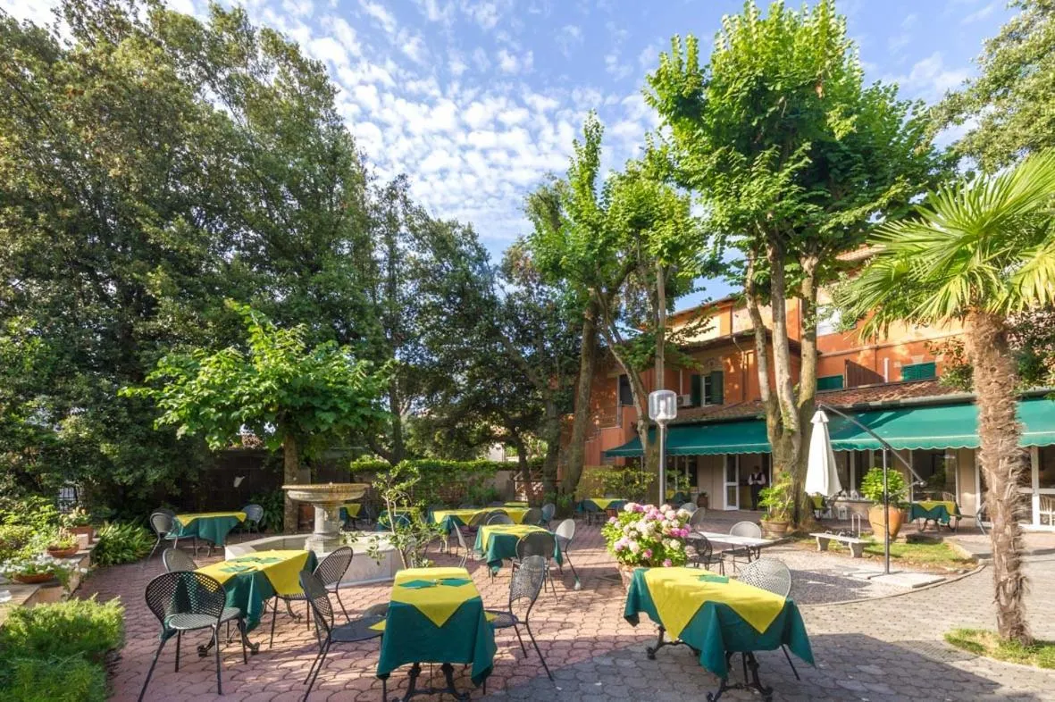 Garden view in Albergo Battelli Only Adults