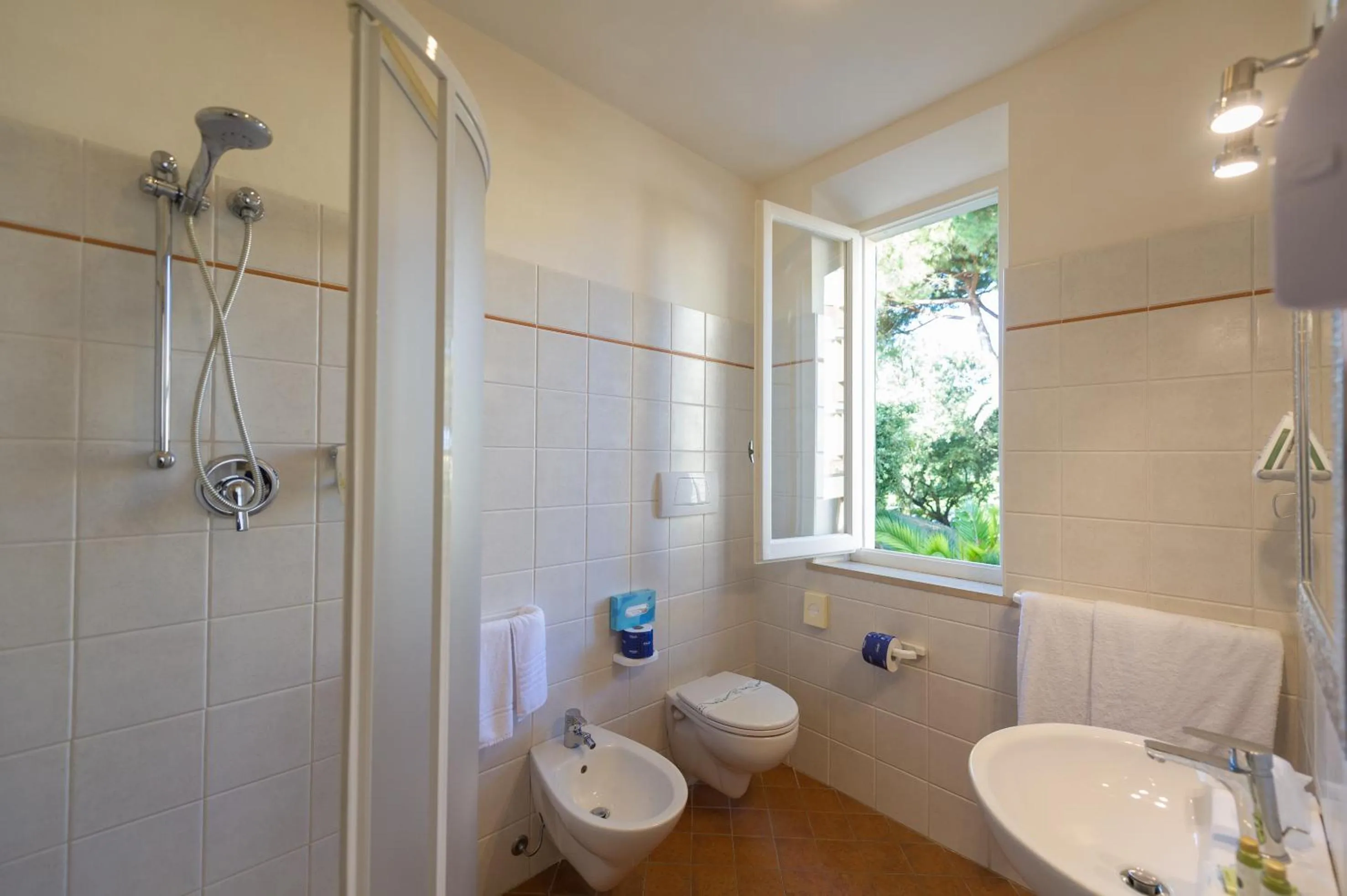 Bathroom in Albergo Battelli Only Adults