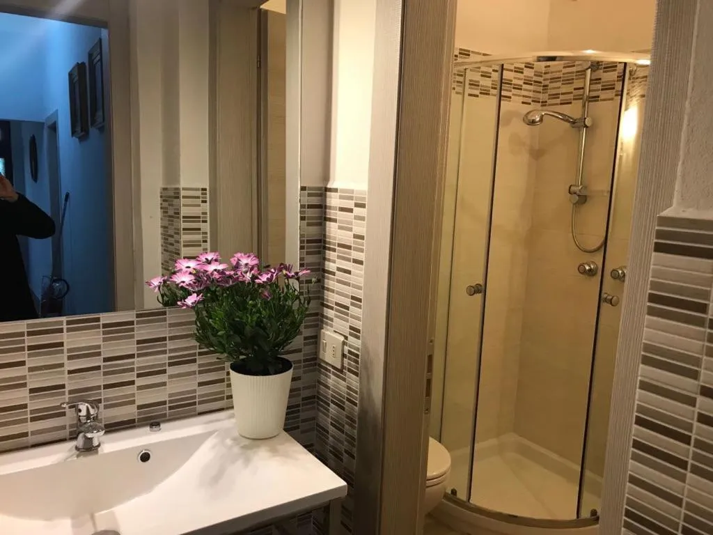 Bathroom in Albergo Battelli Only Adults