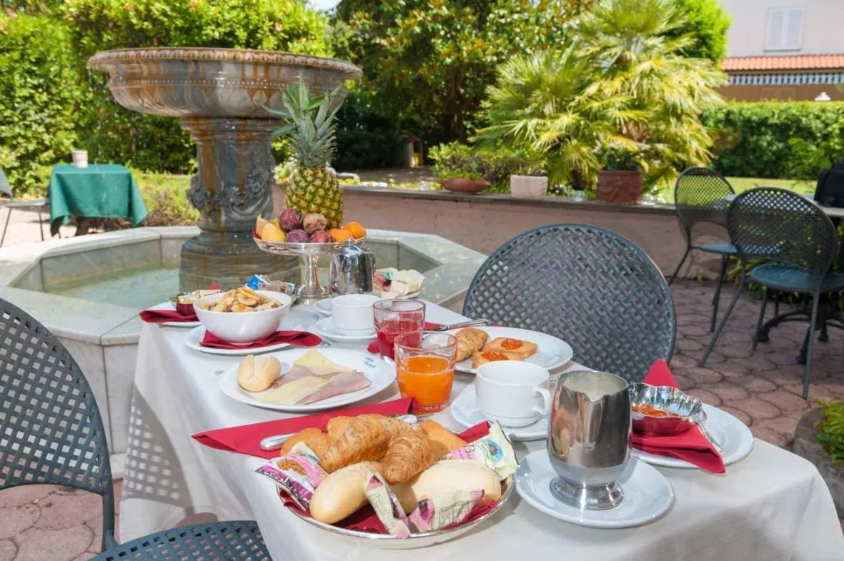 Buffet breakfast in Albergo Battelli Only Adults