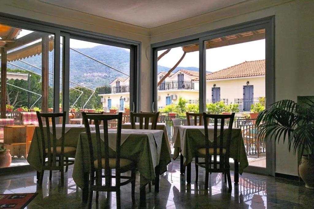 Restaurant/places to eat in Theofilos Classic Hotel