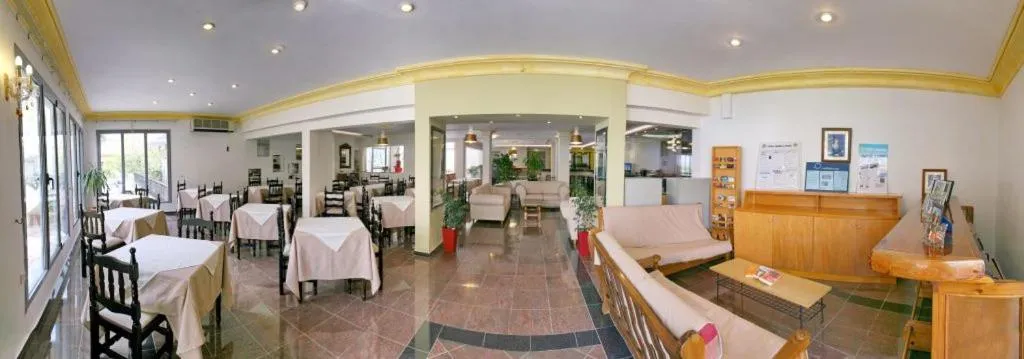 Restaurant/places to eat in Theofilos Classic Hotel