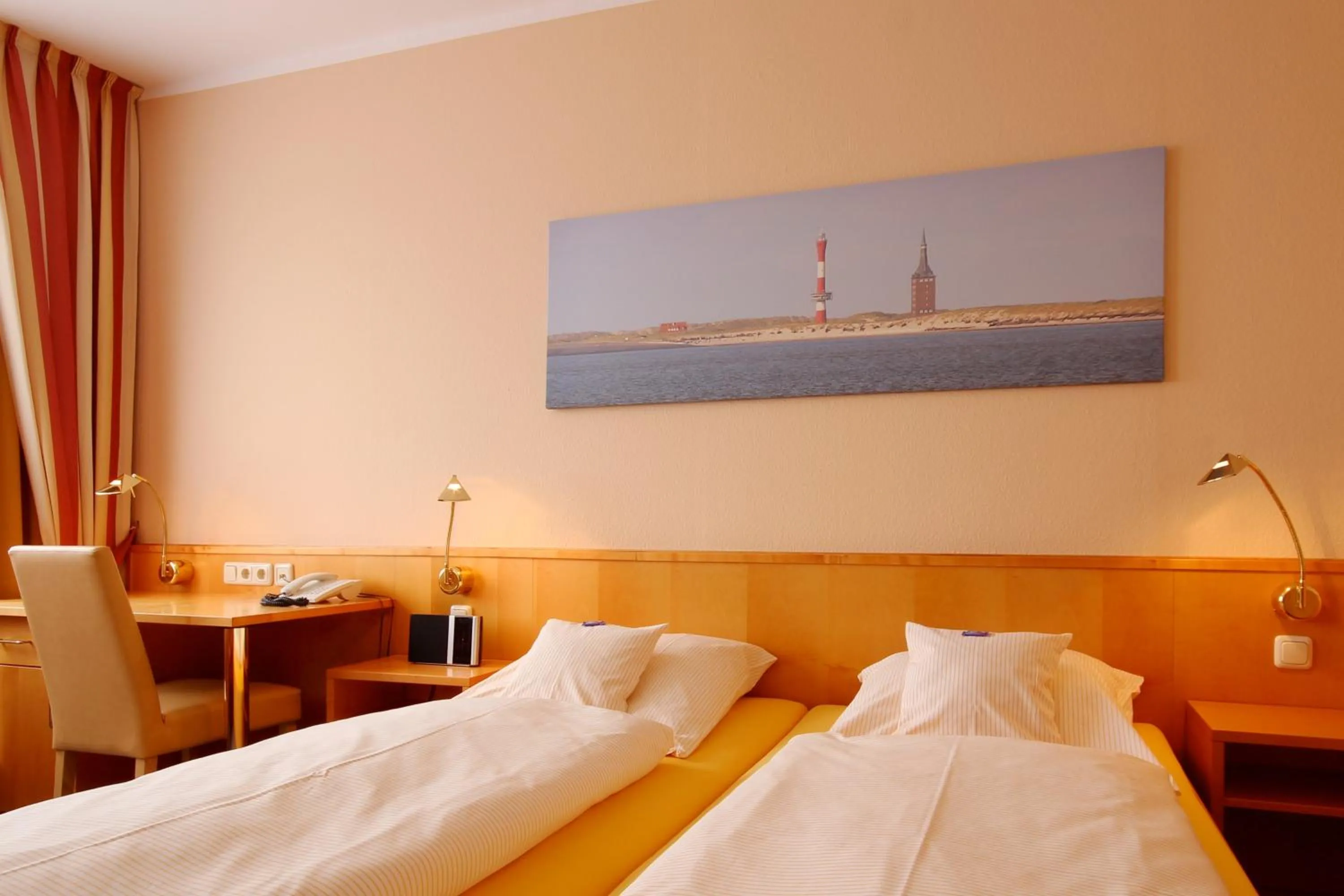 Bed in Hotel Hanken GmbH, Hotel Hanken und Seehotel