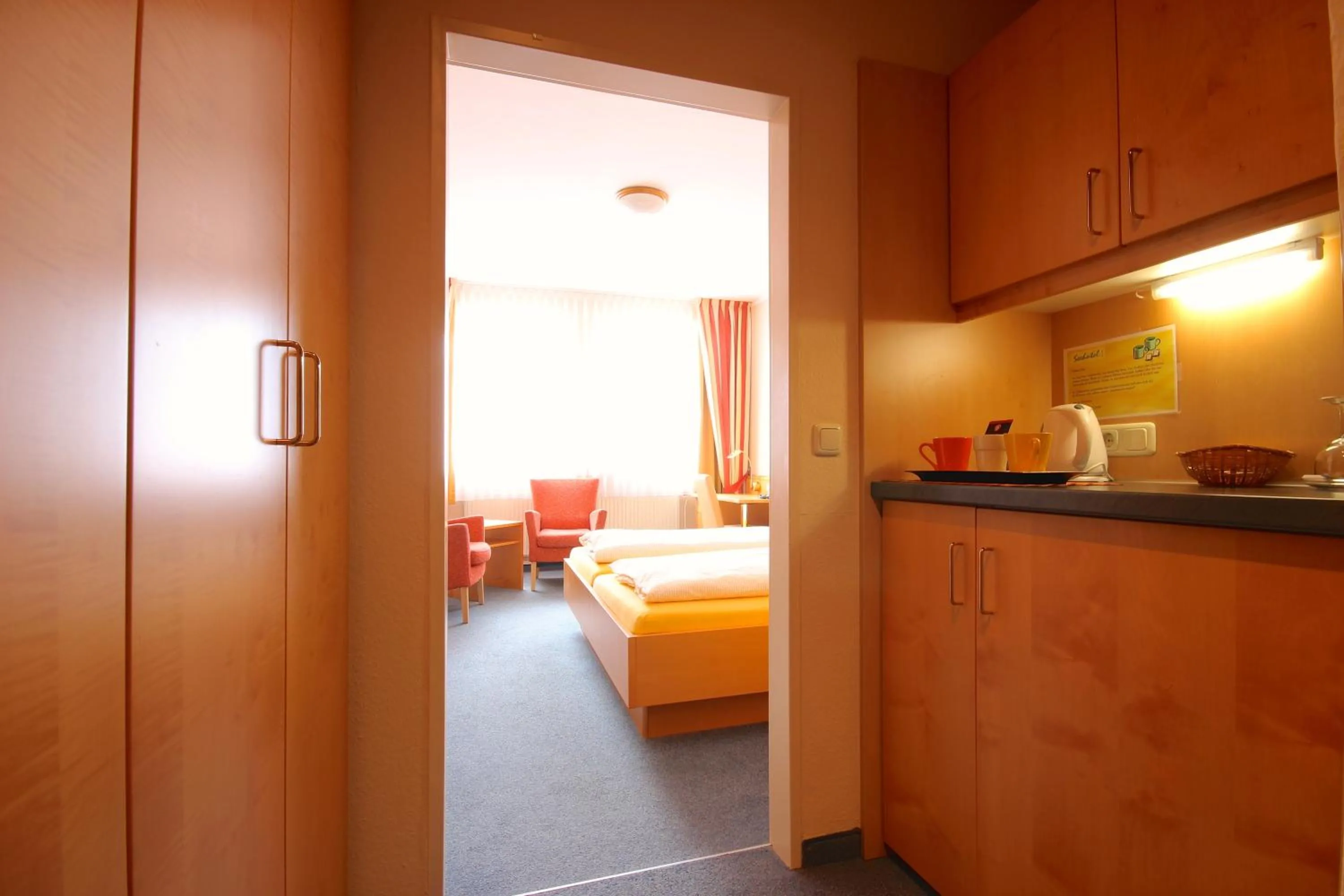 Bed in Hotel Hanken GmbH, Hotel Hanken und Seehotel