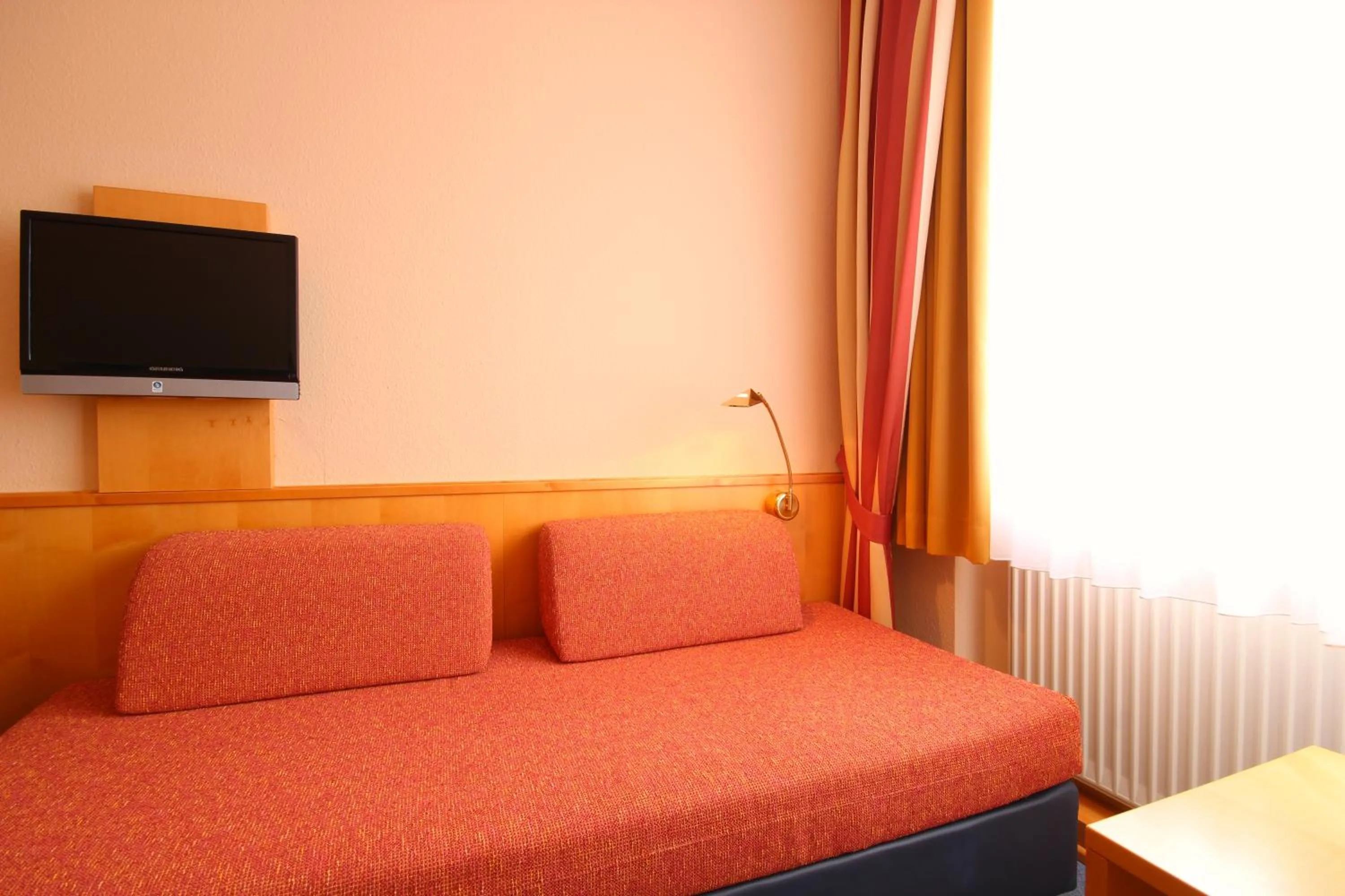 Bed in Hotel Hanken GmbH, Hotel Hanken und Seehotel