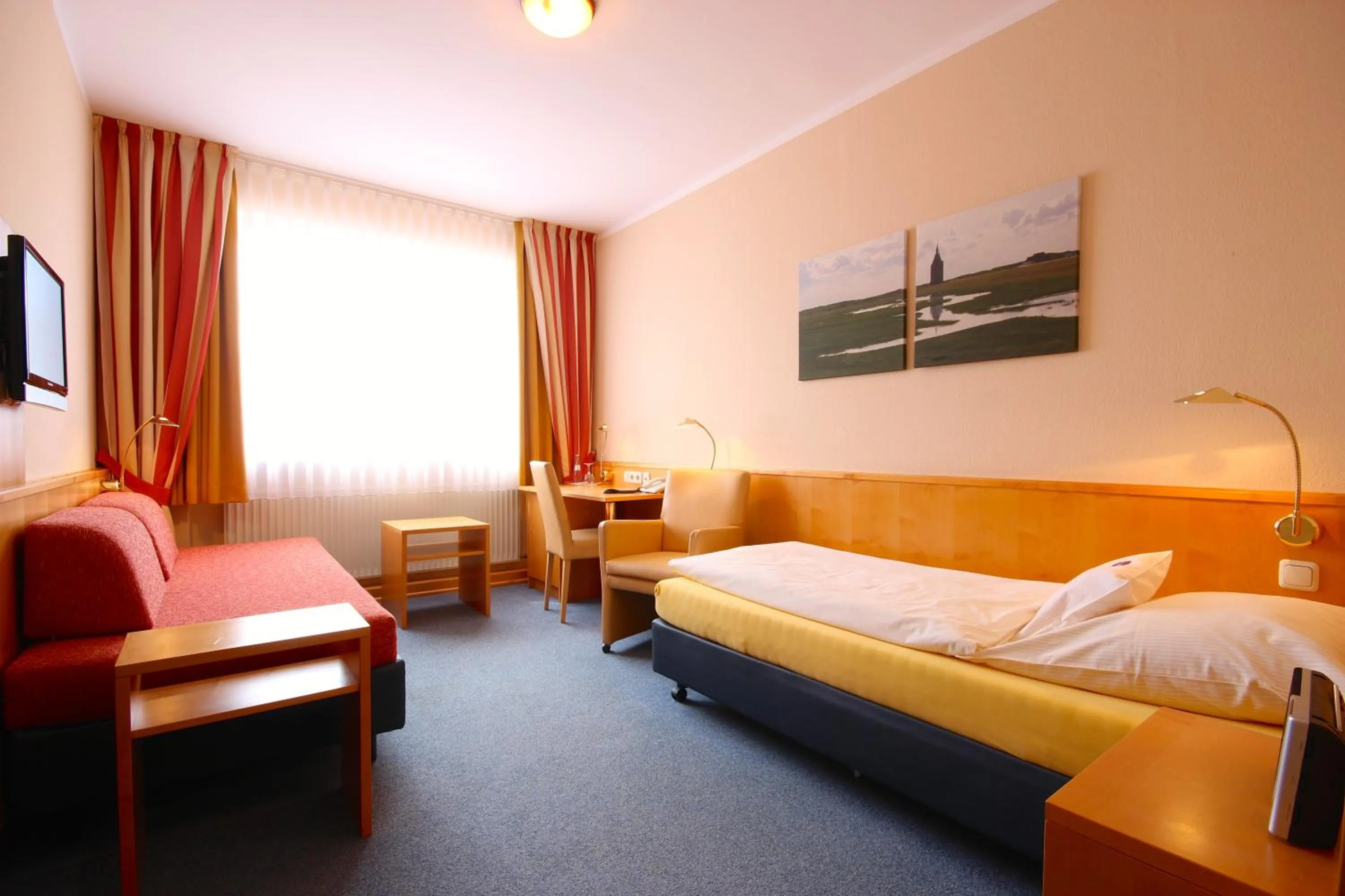 Bed in Hotel Hanken GmbH, Hotel Hanken und Seehotel