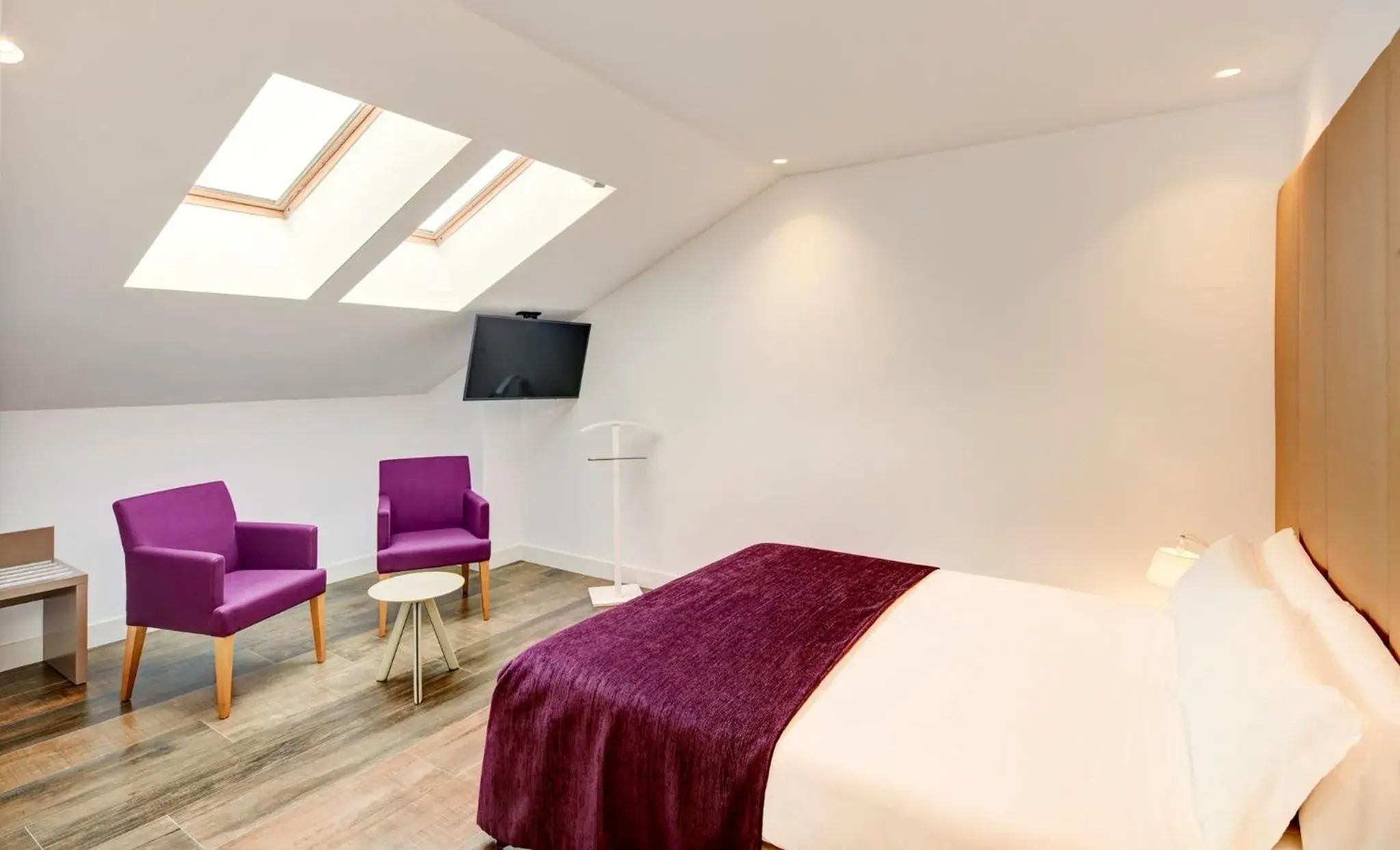 Photo of the whole room, Bed in Sercotel Calle Mayor Photo of the whole room, Bed in Sercotel Calle Mayor