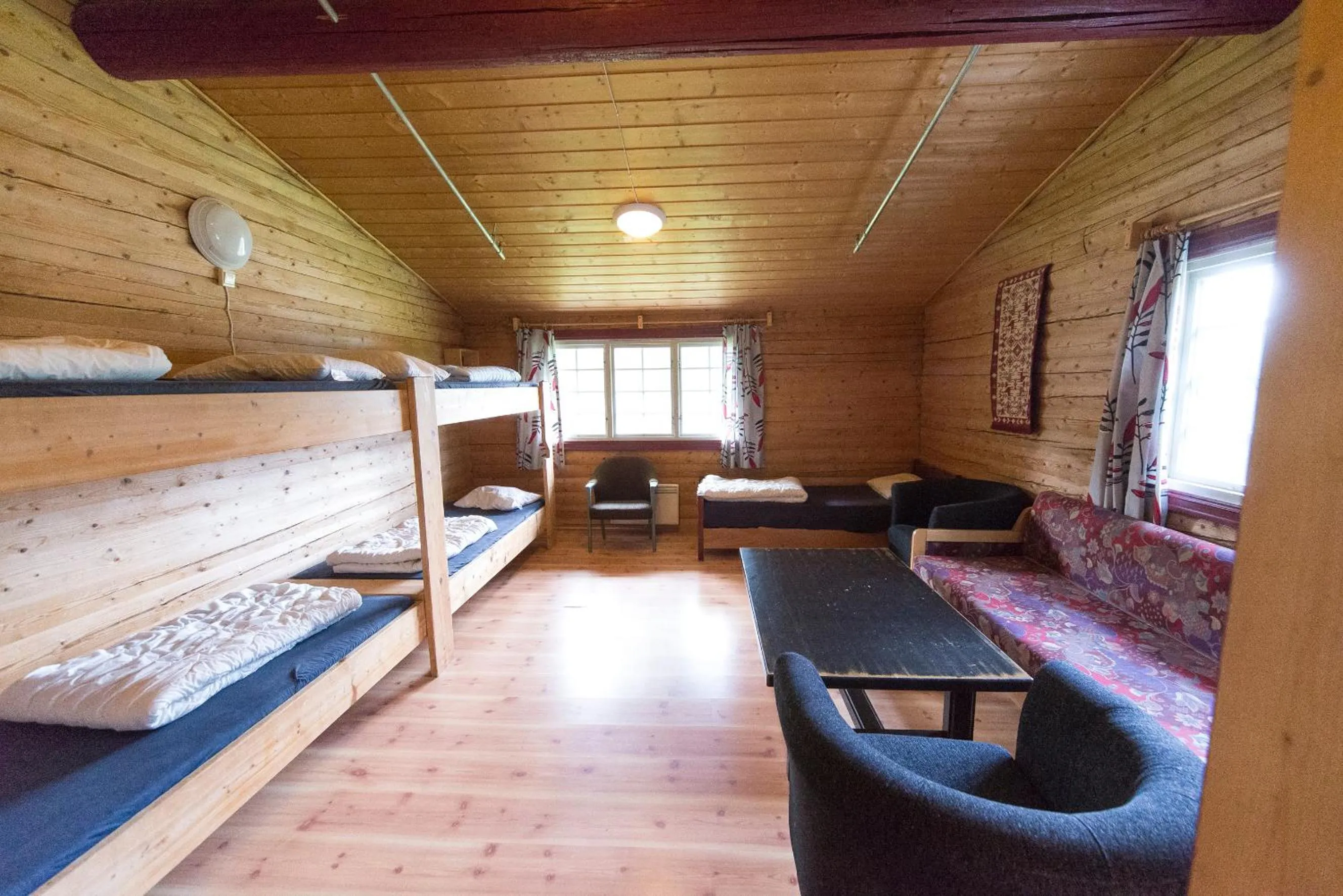 Quadruple Room with Shower - single occupancy in Dombås Hostel