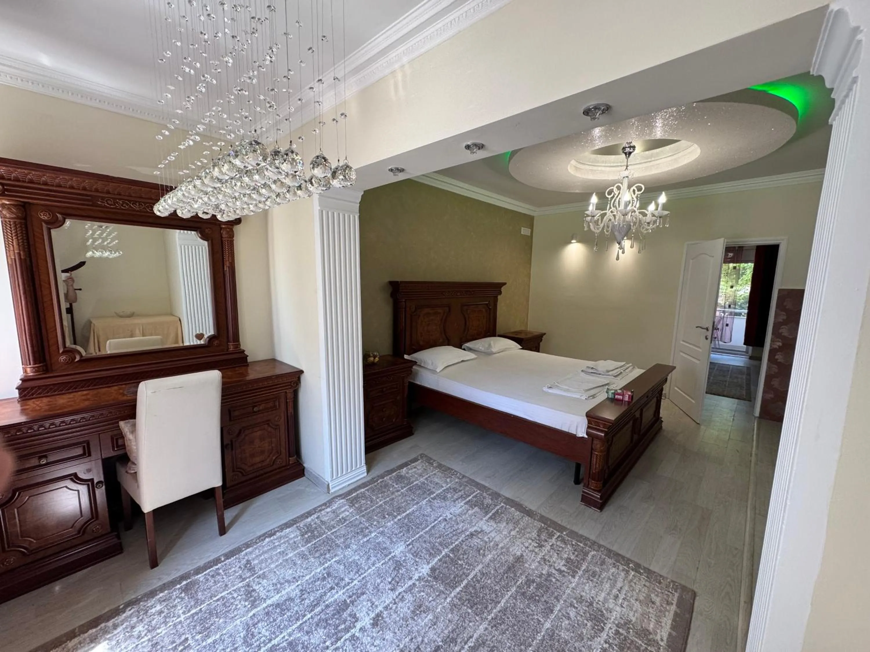 "HOLIDAY" apartments & rooms