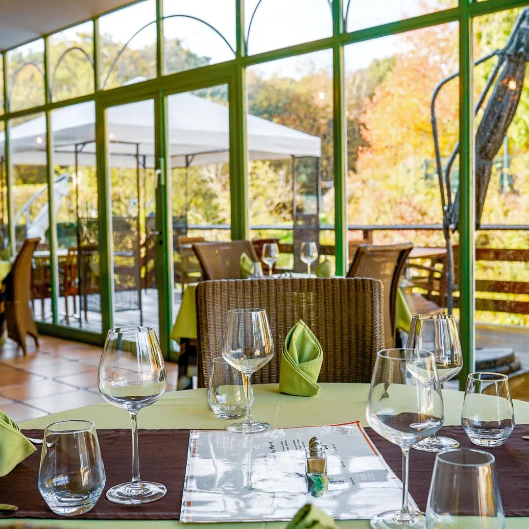 Restaurant/places to eat in Auberge du Manet
