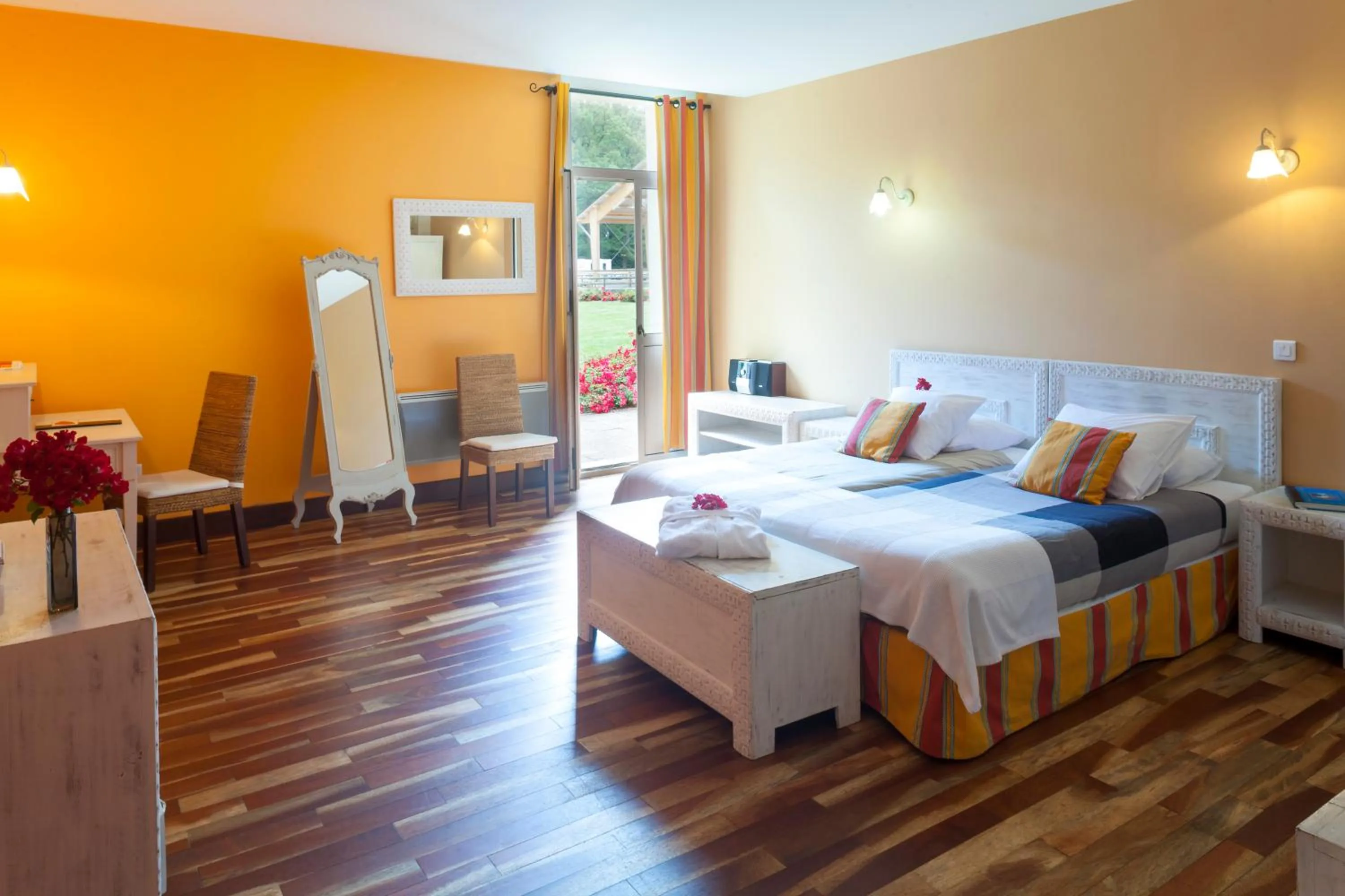 Bedroom, Bed in Auberge du Manet