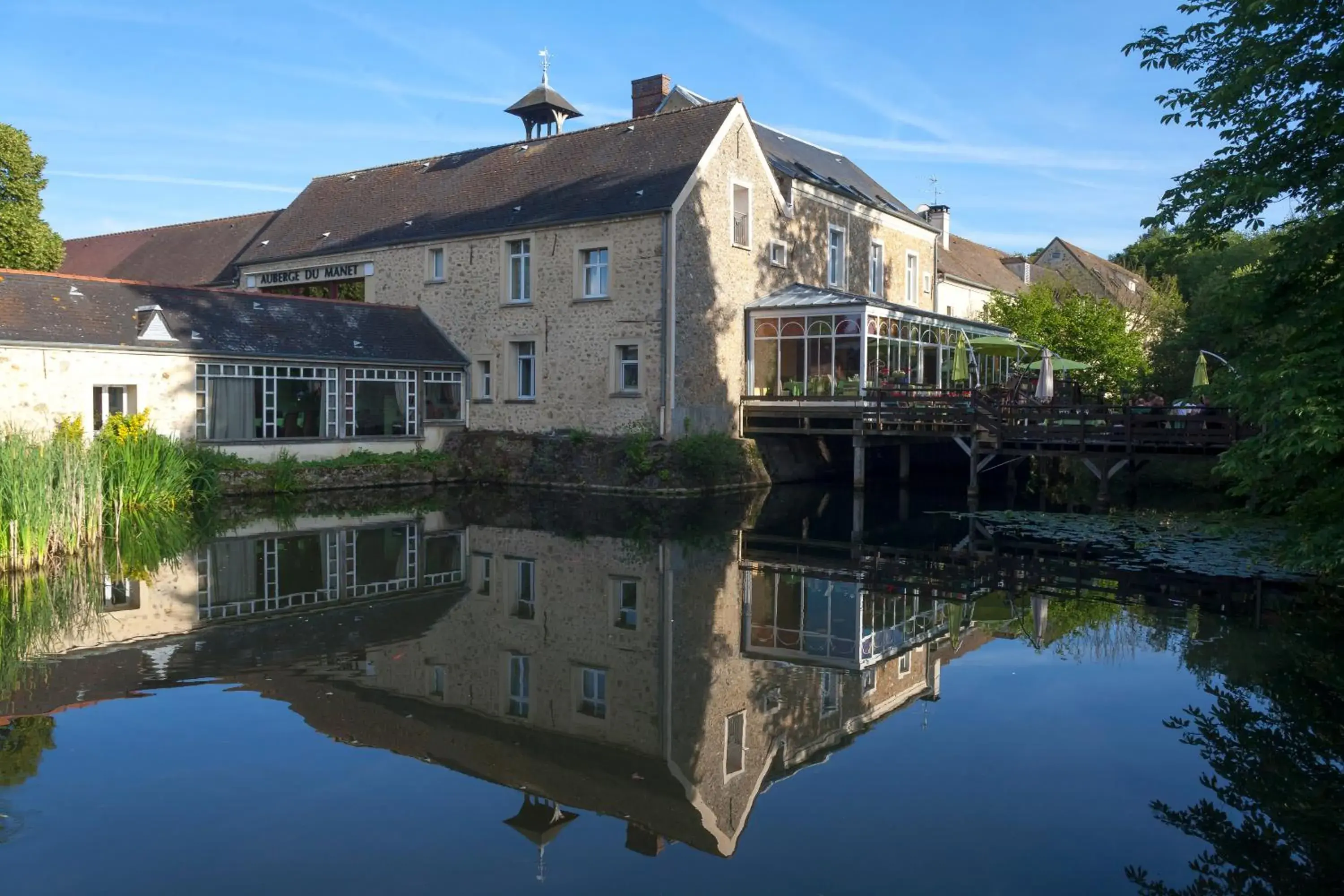 Property building in Auberge du Manet Property building in Auberge du Manet