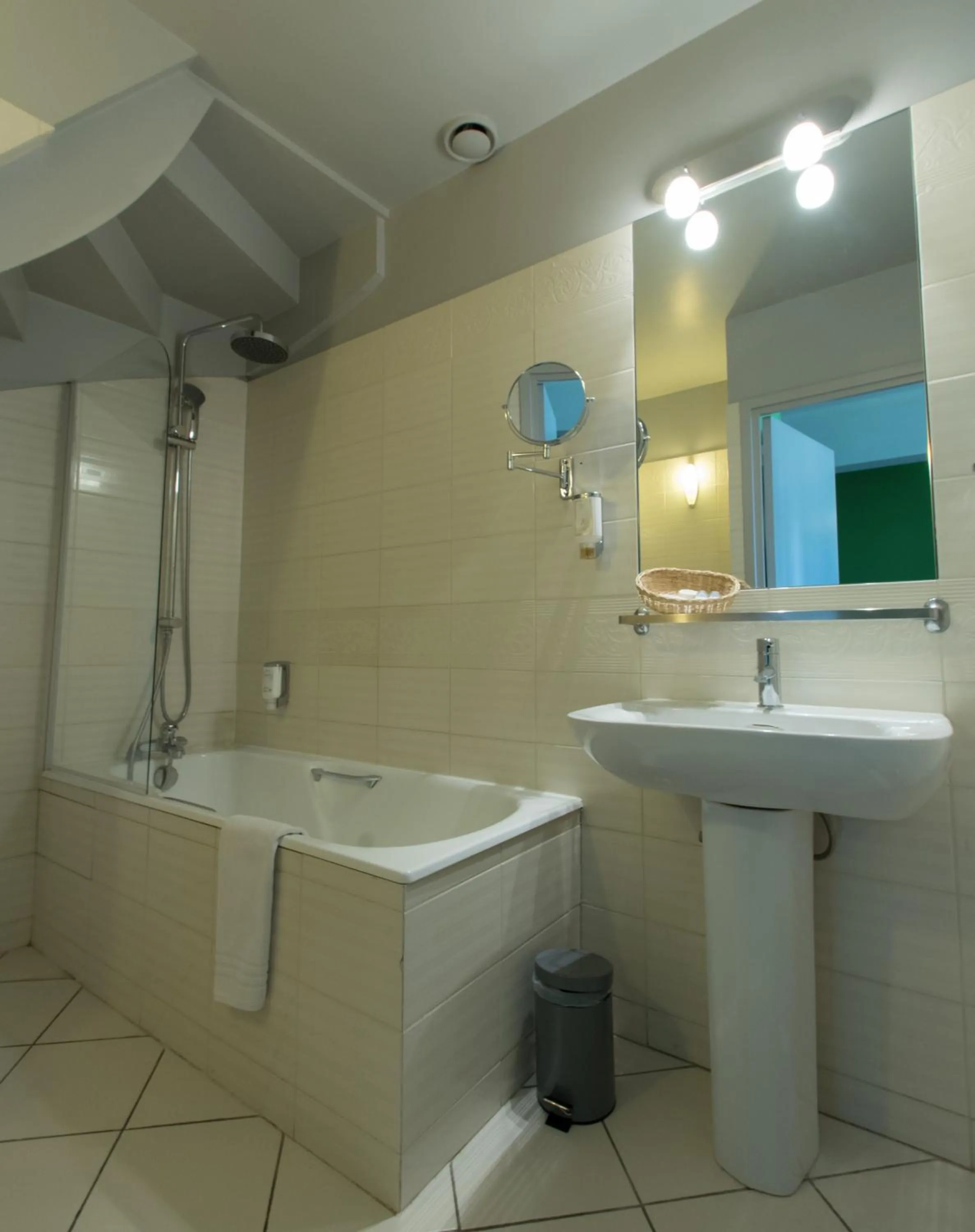 Bathroom in Auberge du Manet