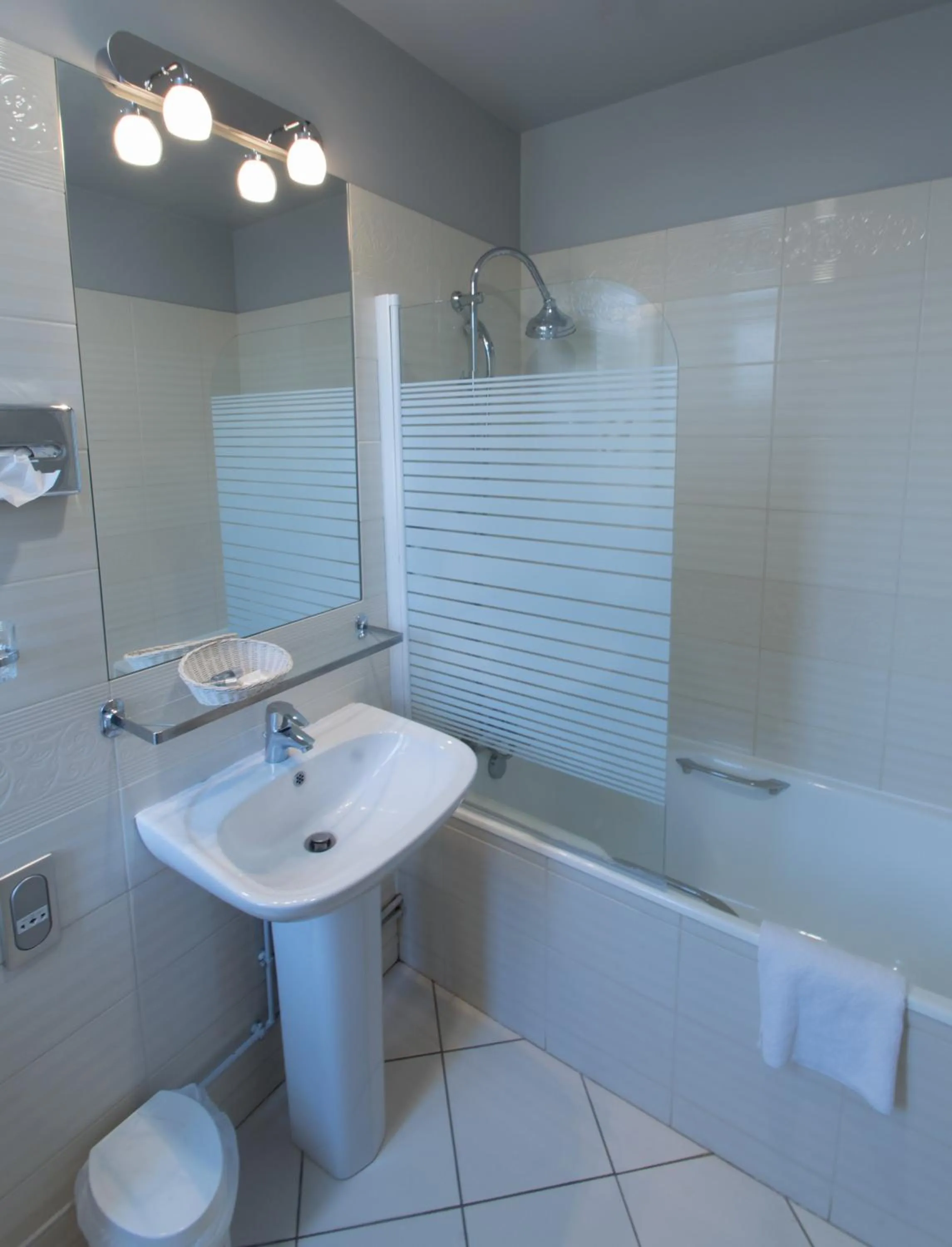 Bathroom in Auberge du Manet