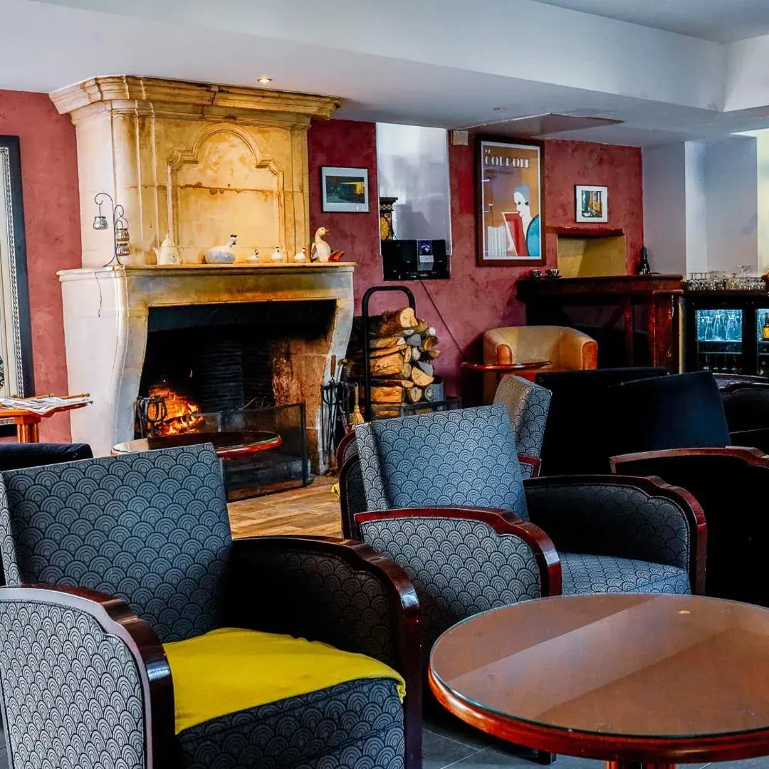 Lounge or bar in Auberge du Manet Lounge or bar in Auberge du Manet