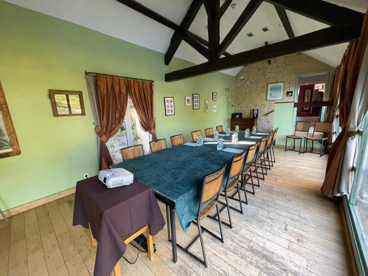 Business facilities in Auberge du Manet