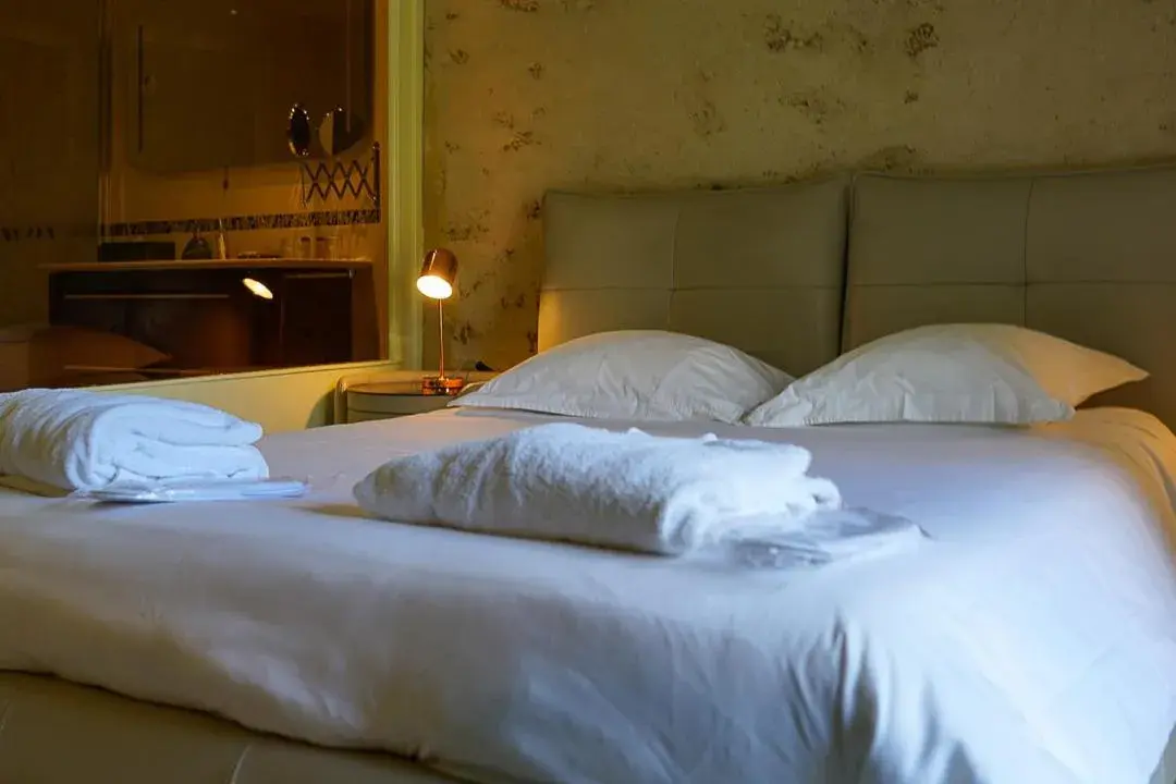 Bed in Auberge du Manet Bed in Auberge du Manet