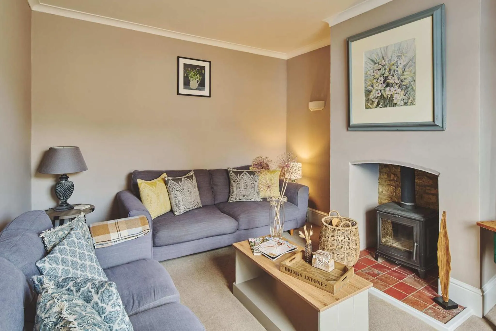 Living room in Rathbone Cottage - Pets Stay for Free
