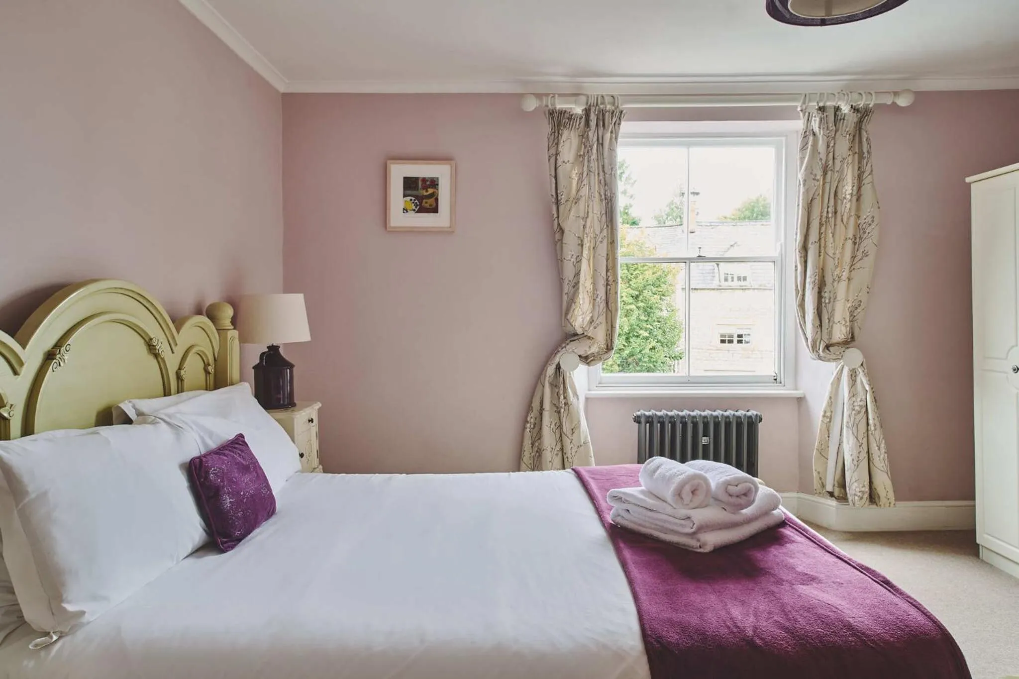 Bedroom, Bed in Rathbone Cottage - Pets Stay for Free