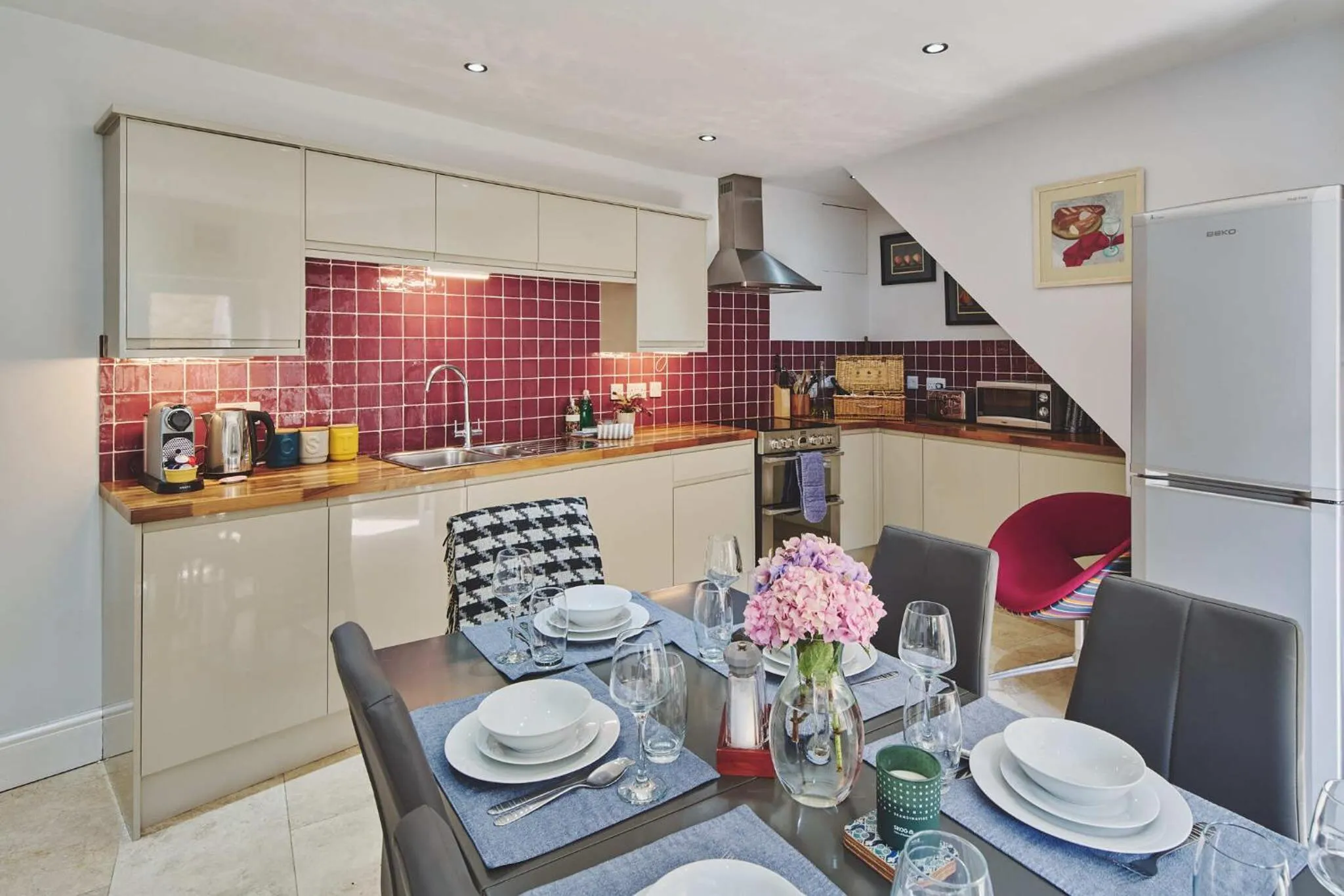 Kitchen or kitchenette in Rathbone Cottage - Pets Stay for Free
