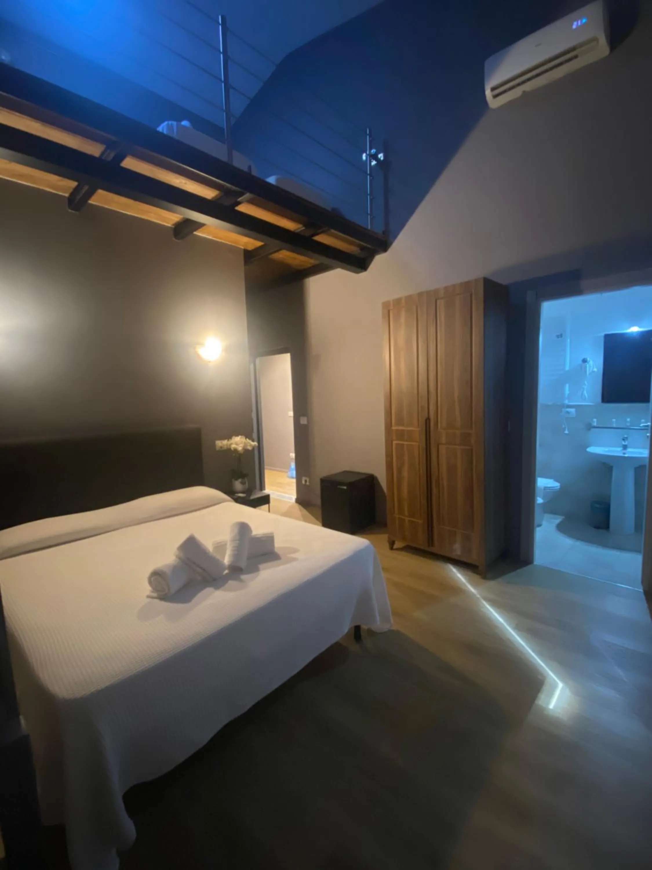 Photo of the whole room, Bed in Palazzo Oliveto