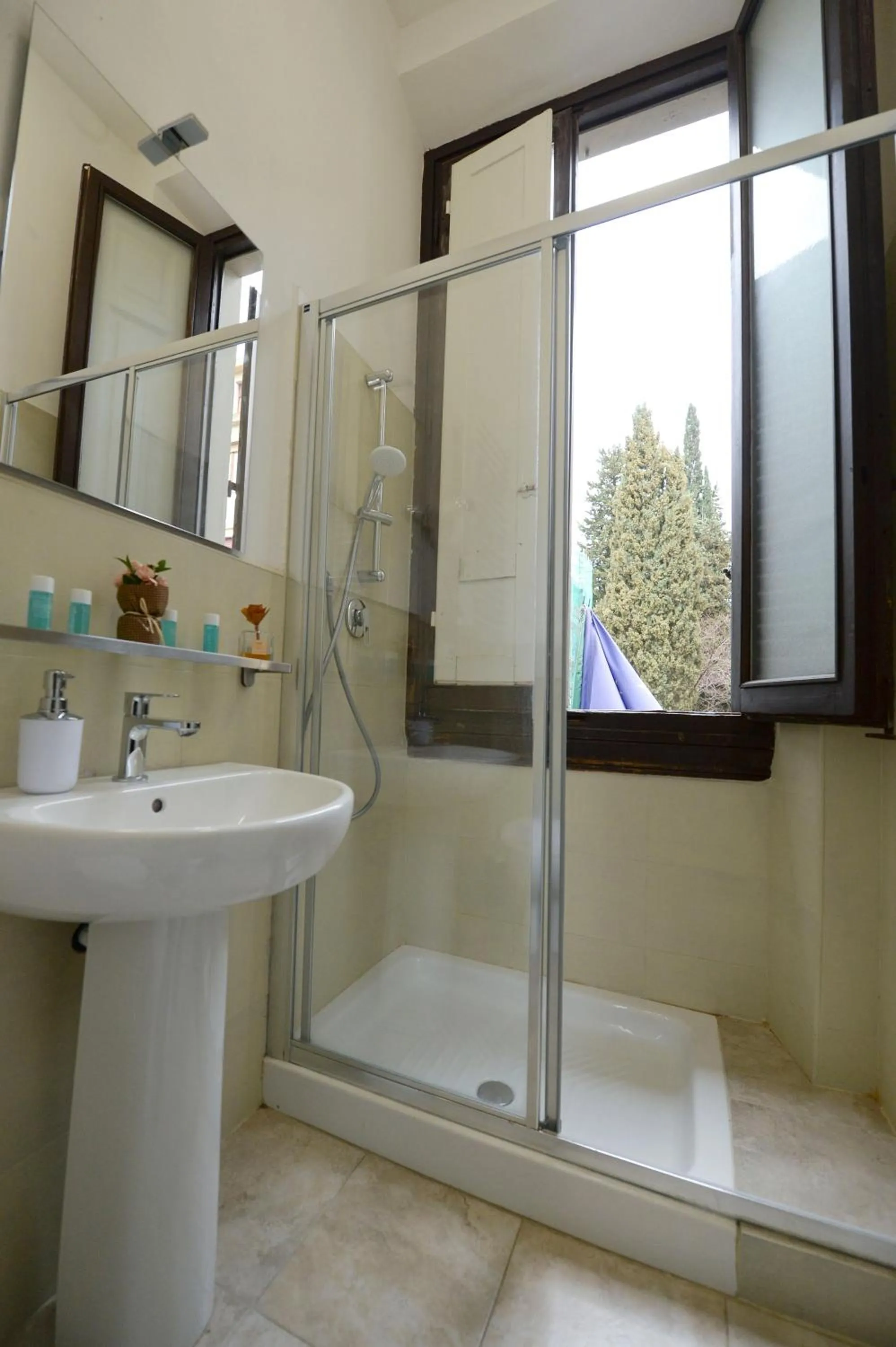 Shower in Palazzo Oliveto