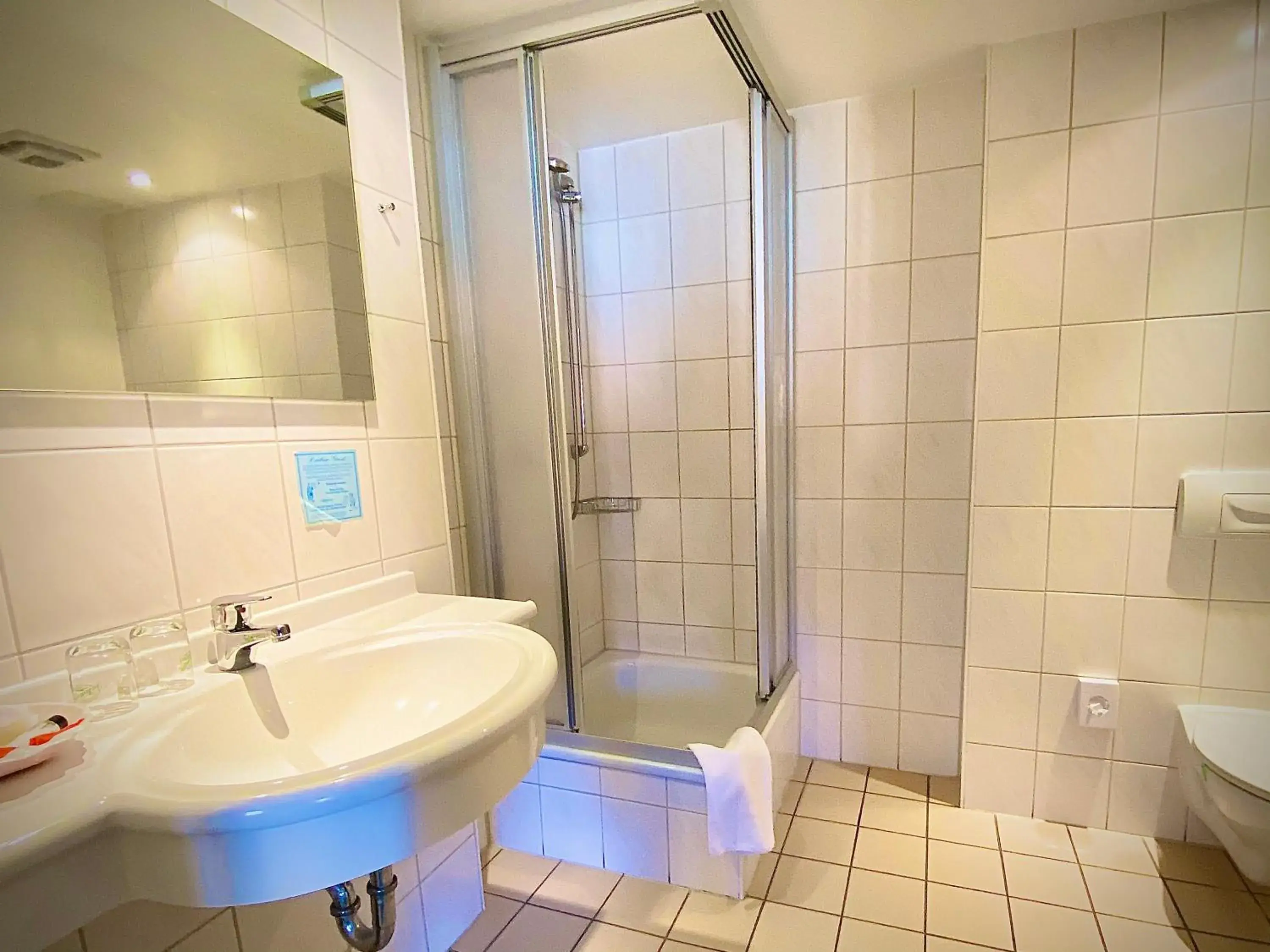 Economy Double Room in Meister BÄR HOTEL Wettiner Hof Economy Double Room in Meister BÄR HOTEL Wettiner Hof