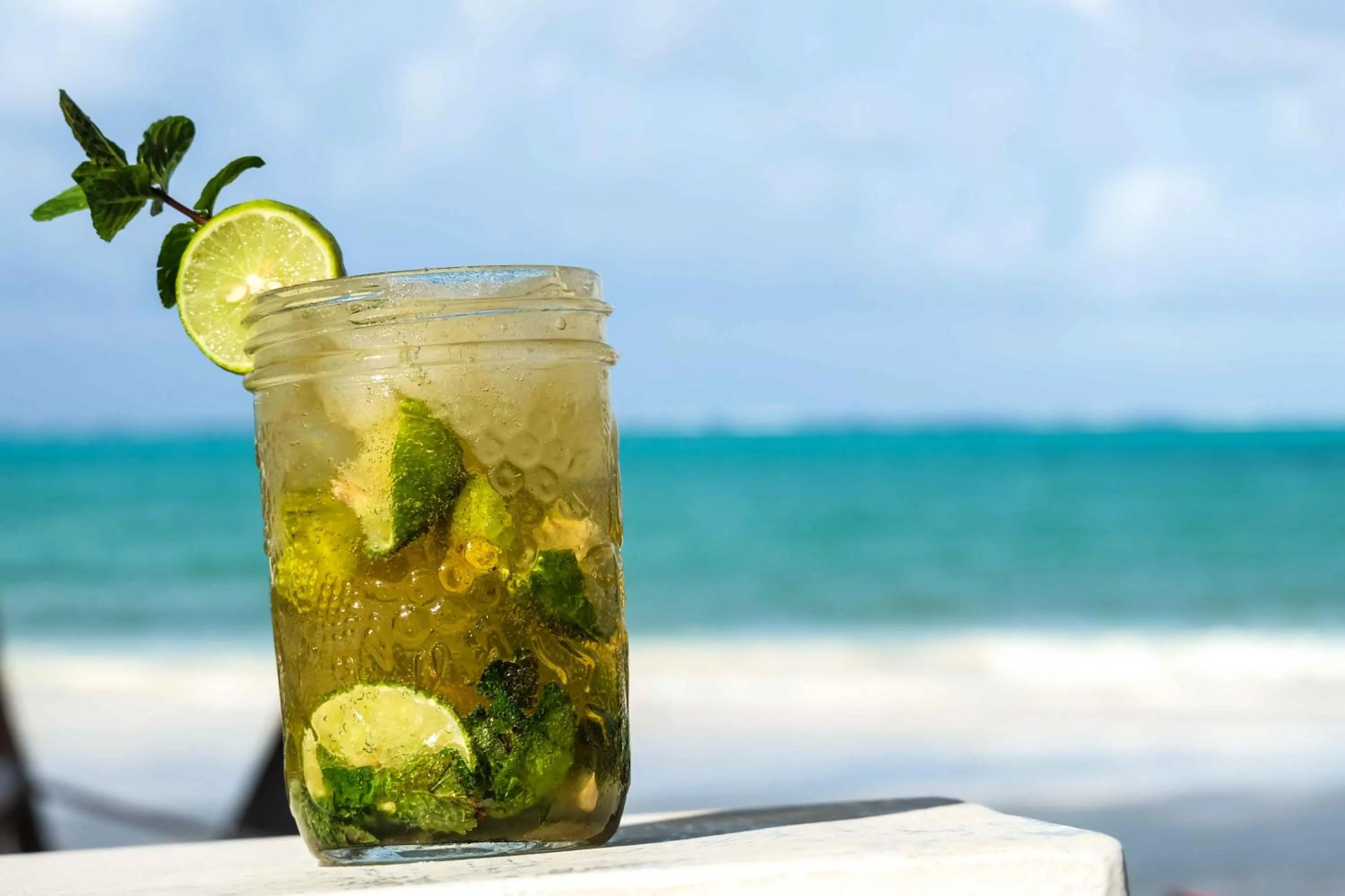 Restaurant/places to eat in B4 Beach Club