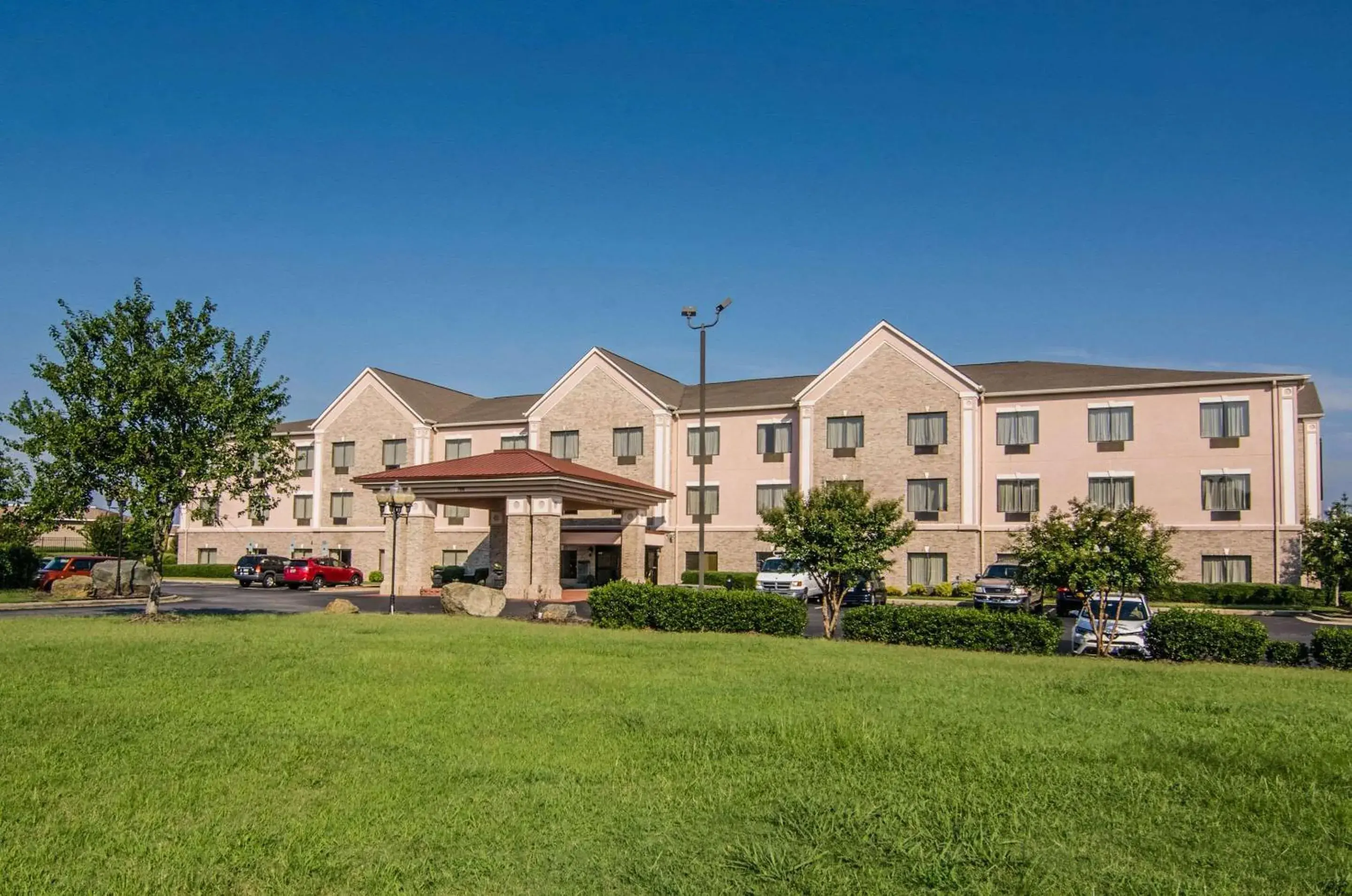 Property building in Quality Suites Graham - Burlington South Property building in Quality Suites Graham - Burlington South