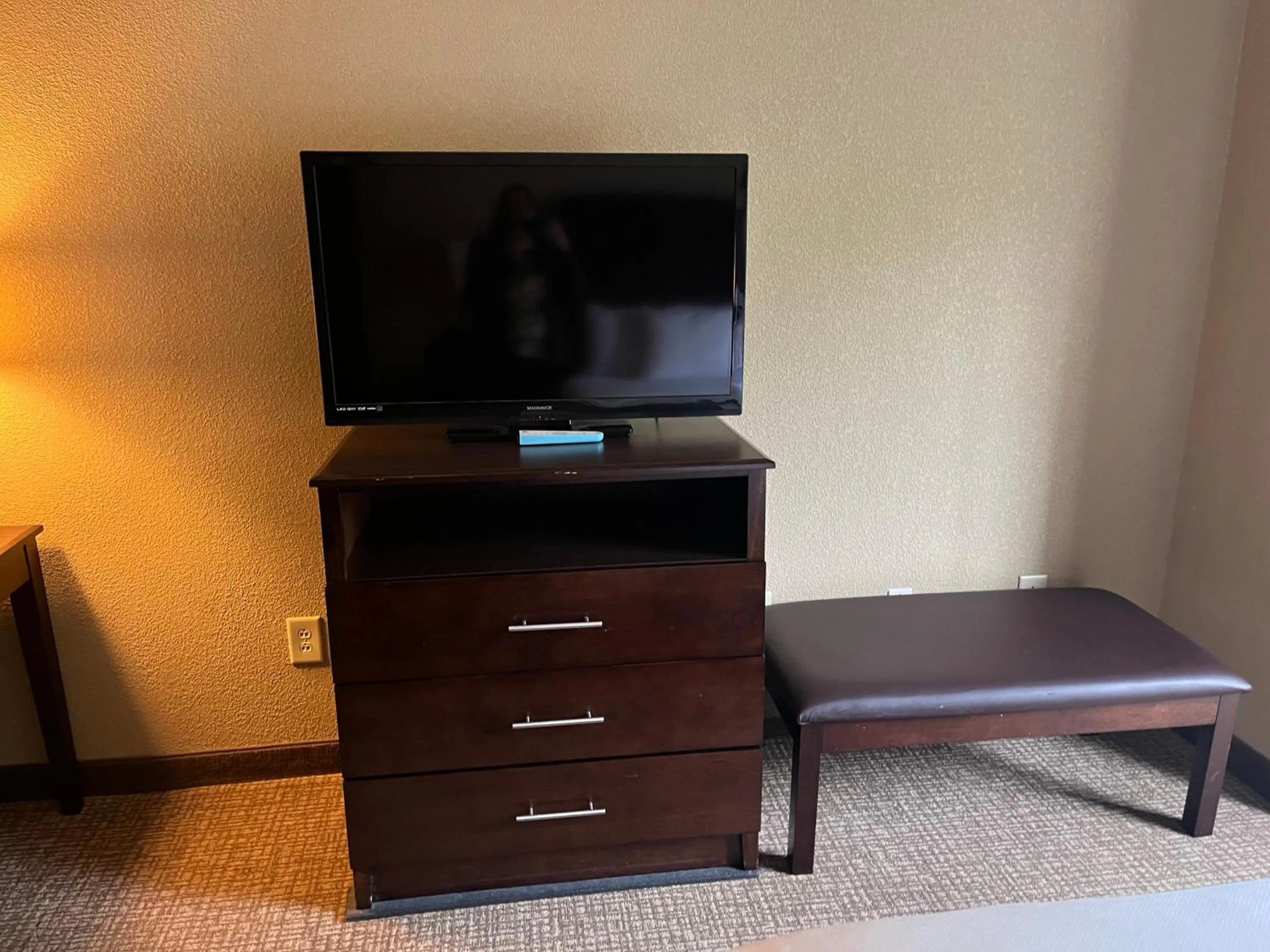 Bedroom in Quality Suites Graham - Burlington South