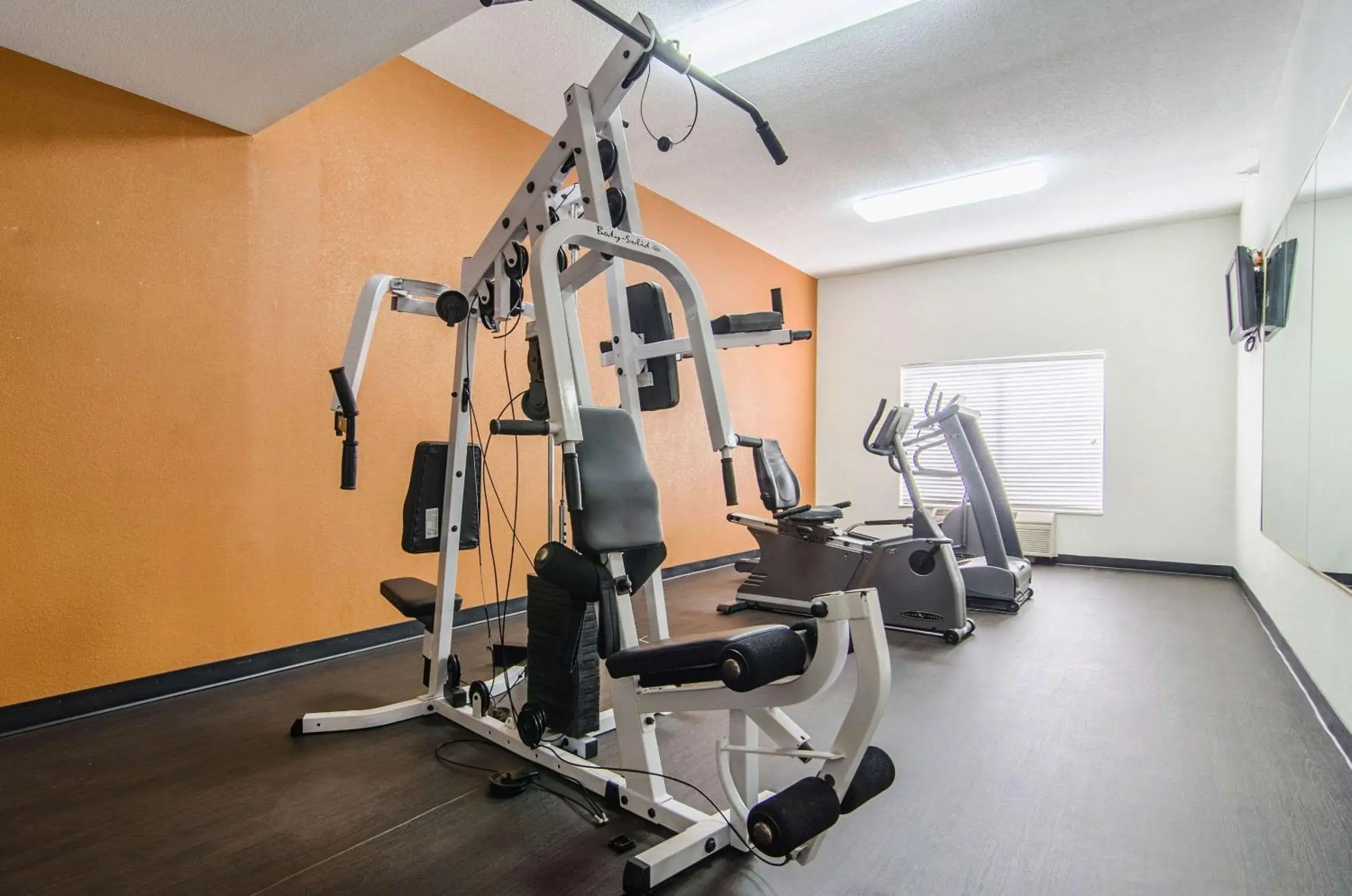 Fitness centre/facilities in Quality Suites Graham - Burlington South Fitness centre/facilities in Quality Suites Graham - Burlington South