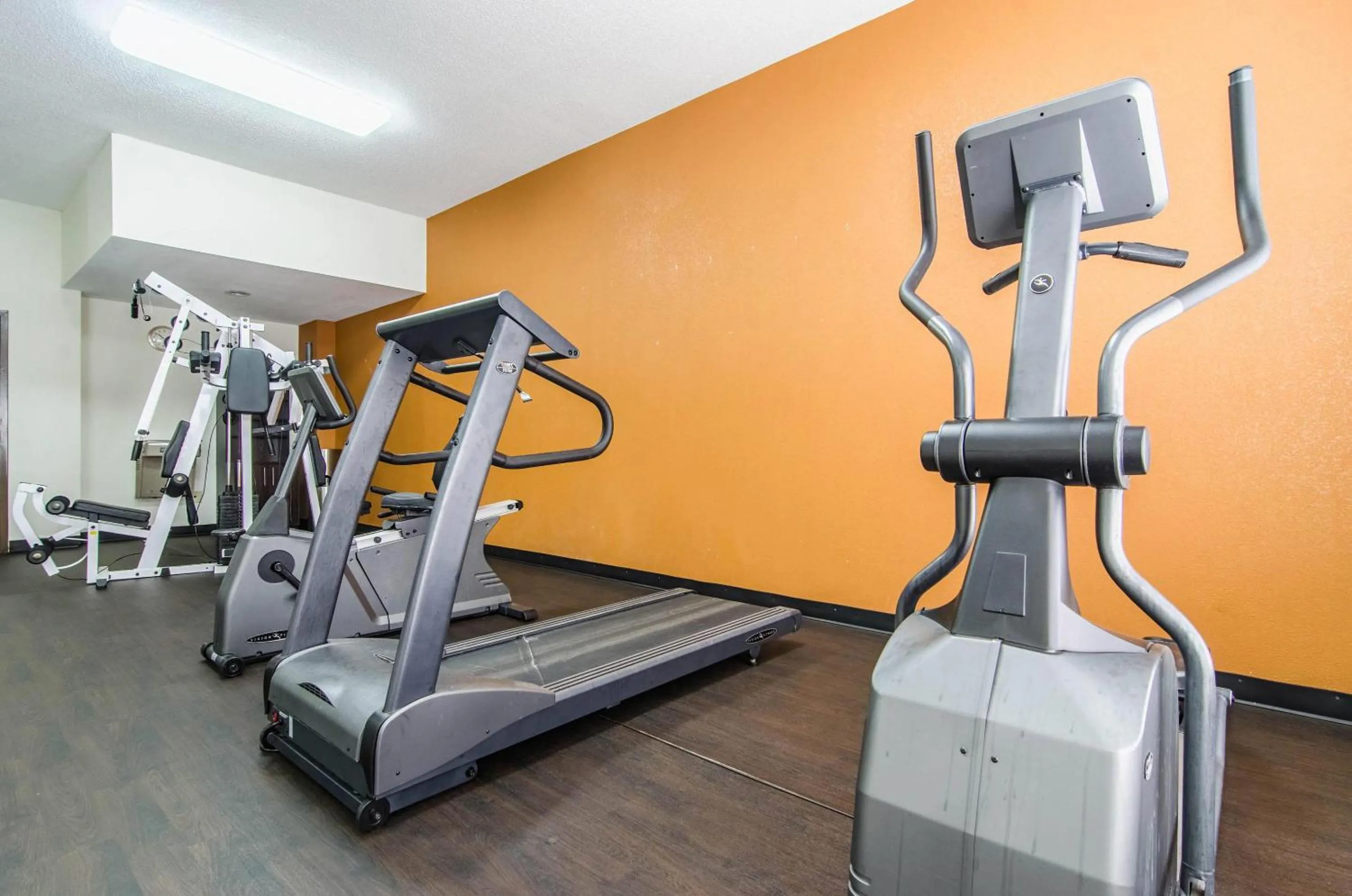 Fitness centre/facilities in Quality Suites Graham - Burlington South