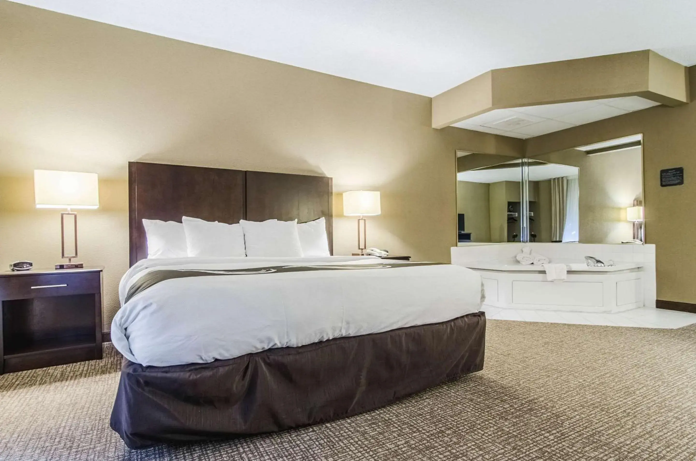 Bed in Quality Suites Graham - Burlington South Bed in Quality Suites Graham - Burlington South