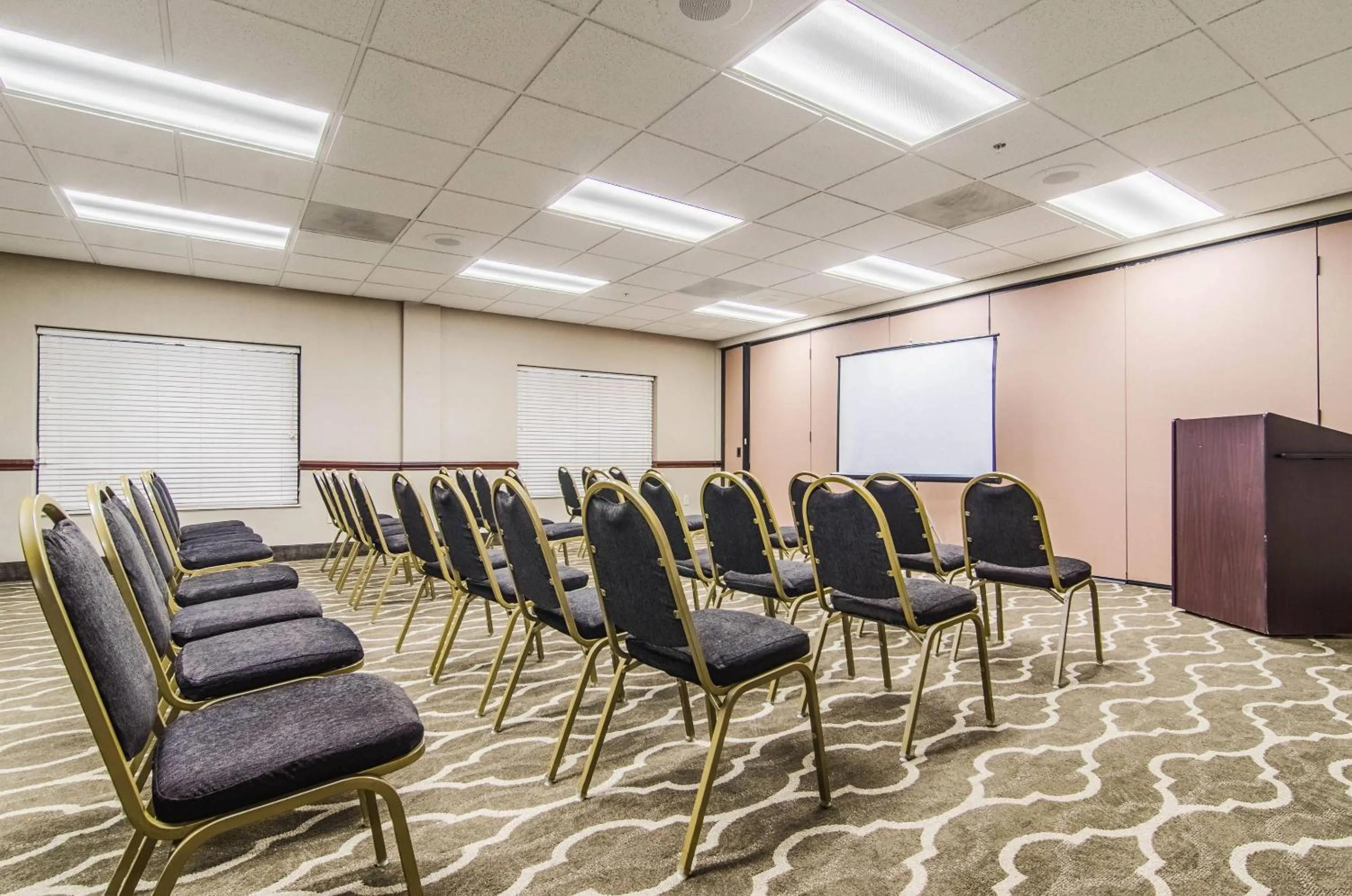 Meeting/conference room in Quality Suites Graham - Burlington South