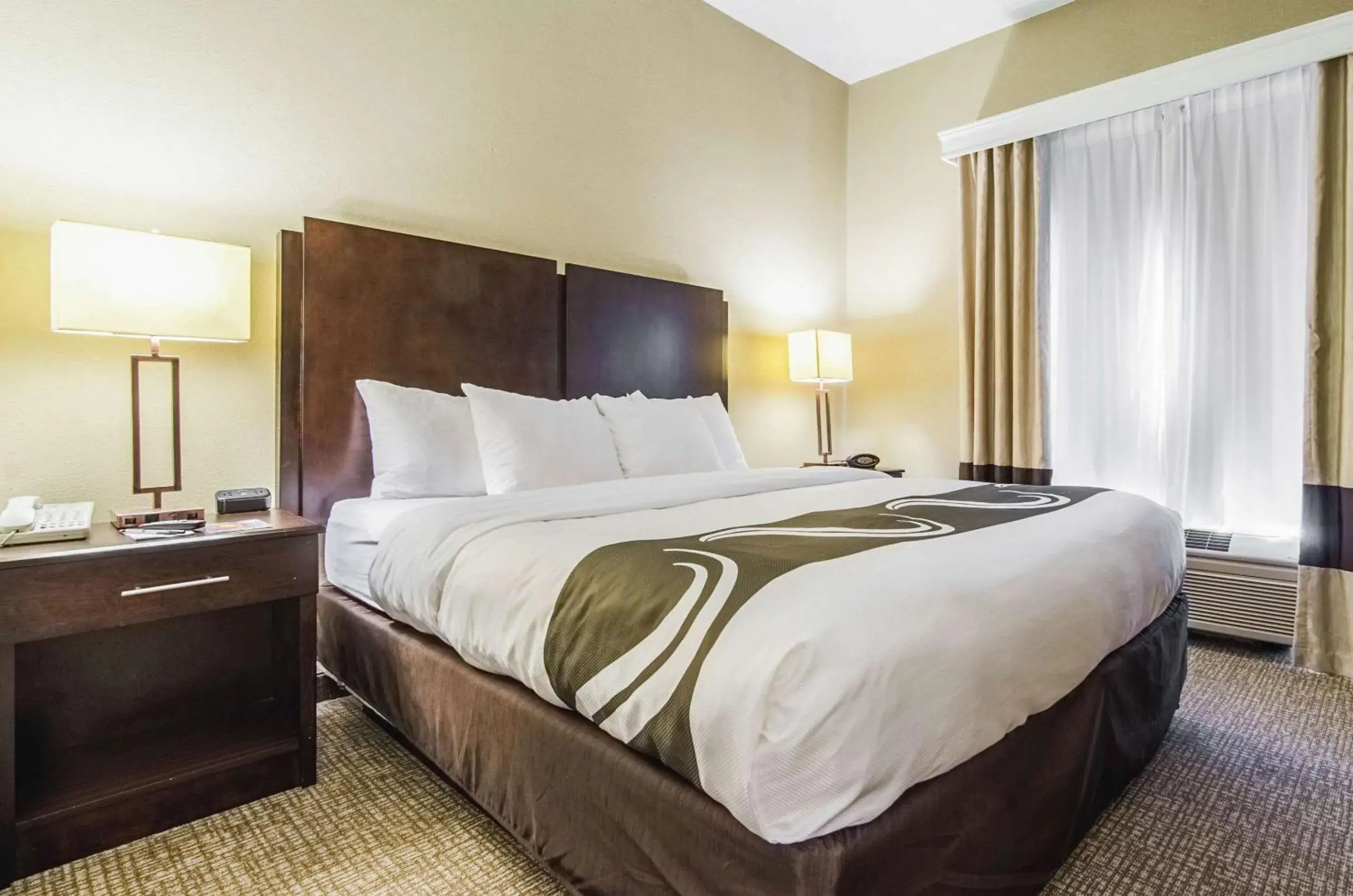 Bed in Quality Suites Graham - Burlington South Bed in Quality Suites Graham - Burlington South