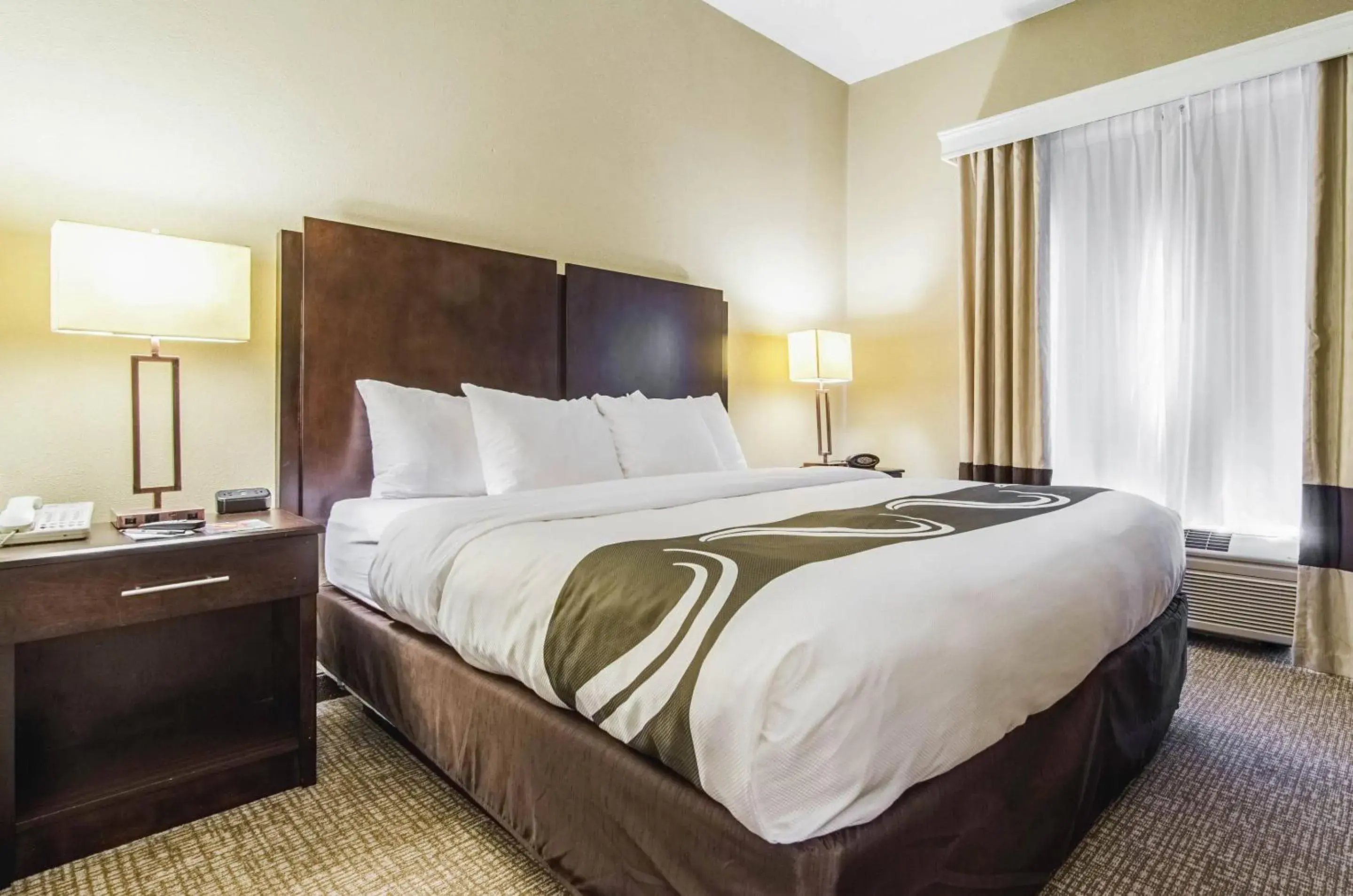 Bedroom, Bed in Quality Suites Graham - Burlington South Bedroom, Bed in Quality Suites Graham - Burlington South