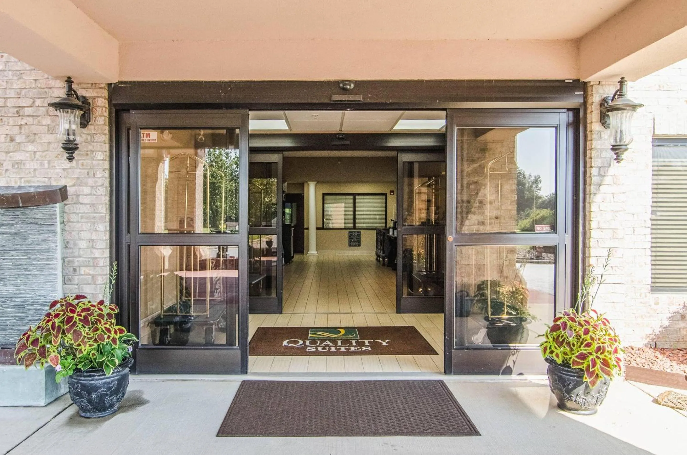 Property building in Quality Suites Graham - Burlington South