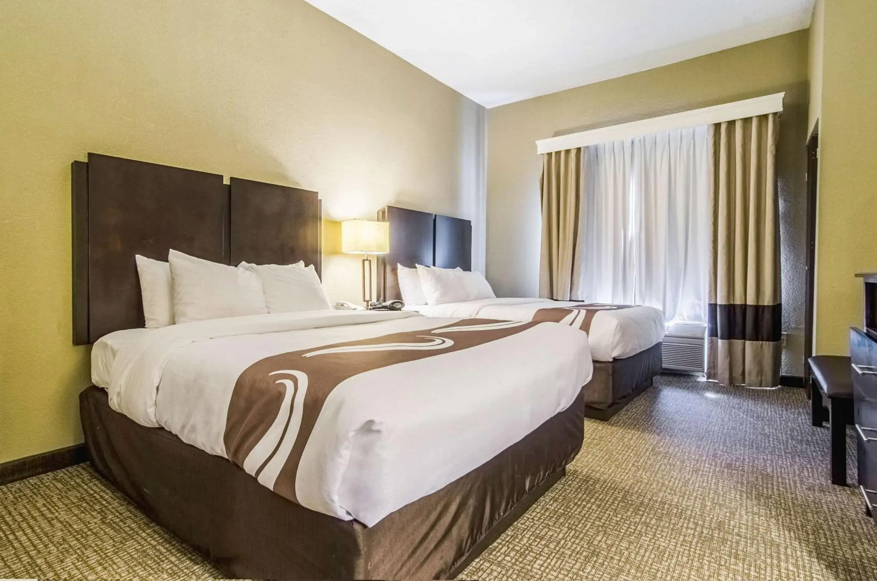 Bed in Quality Suites Graham - Burlington South Bed in Quality Suites Graham - Burlington South