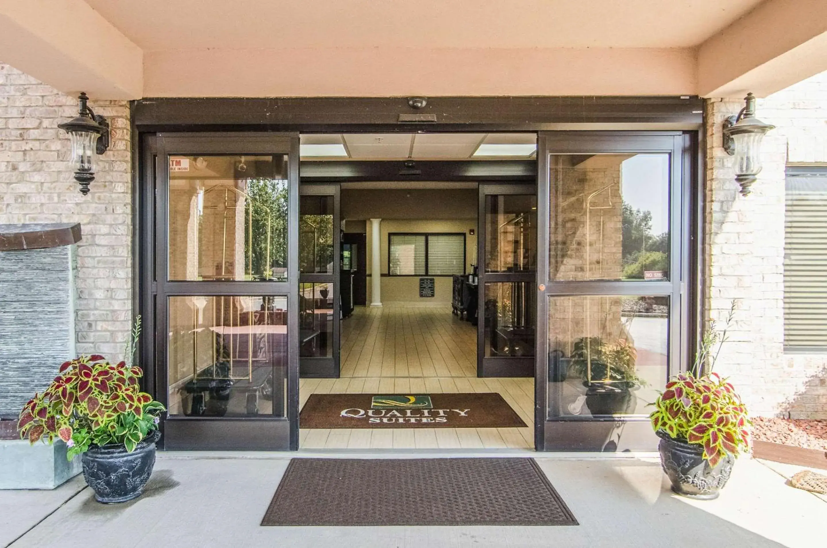 Property building in Quality Suites Graham - Burlington South Property building in Quality Suites Graham - Burlington South