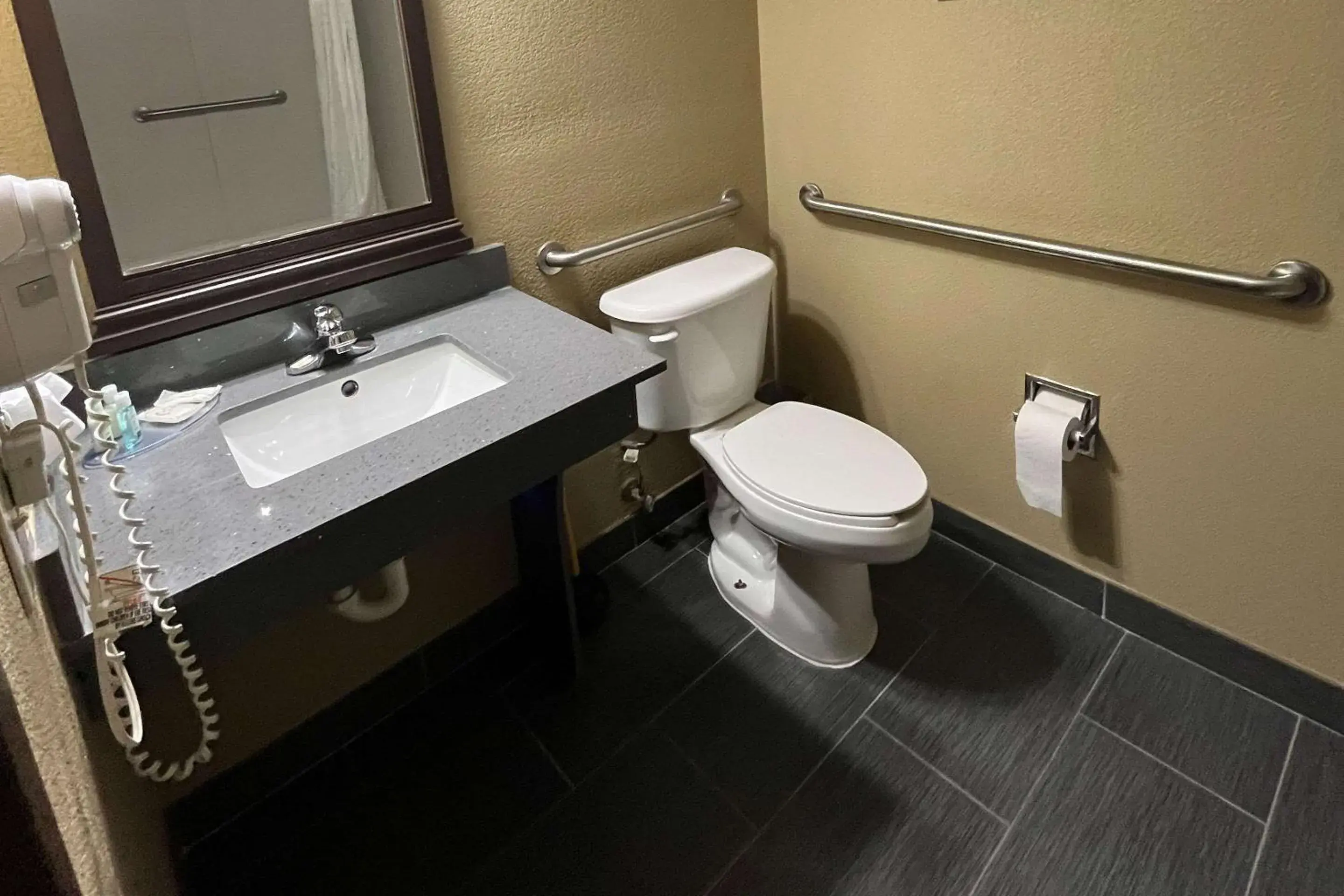 Bedroom in Quality Suites Graham - Burlington South Bedroom in Quality Suites Graham - Burlington South