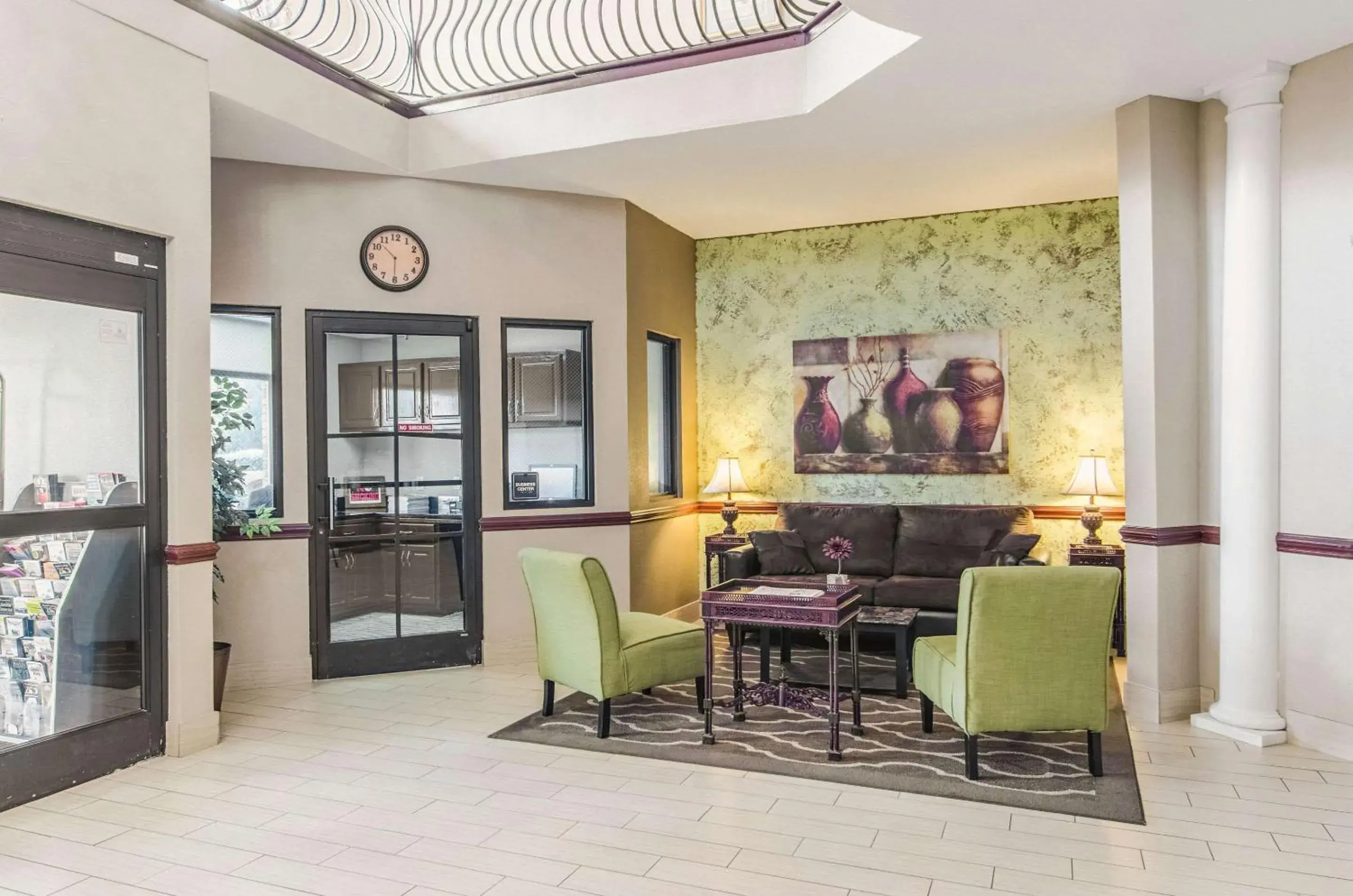 Lobby or reception in Quality Suites Graham - Burlington South Lobby or reception in Quality Suites Graham - Burlington South