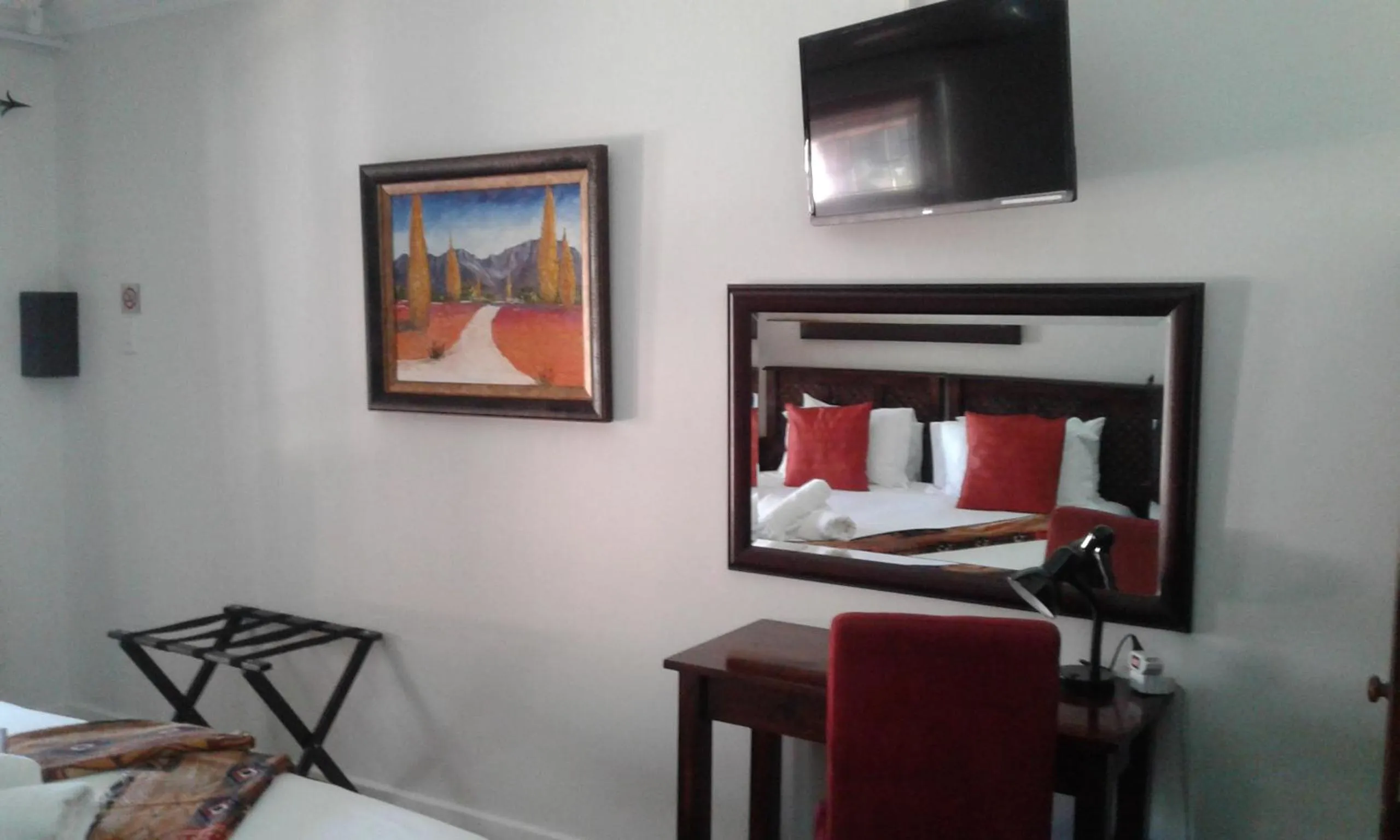 TV and multimedia, Bed in Amani Guest Lodge