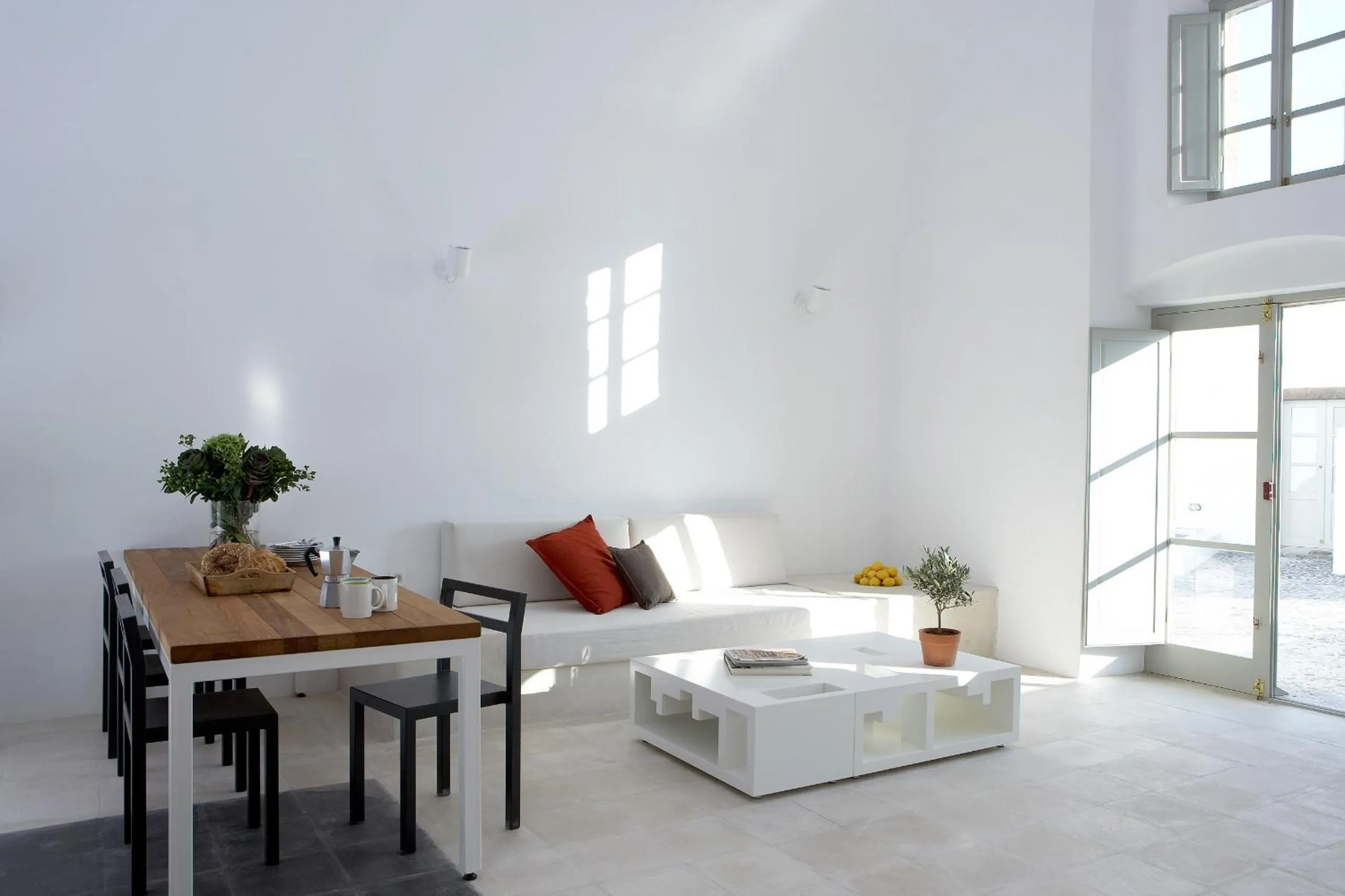 Living room, Bed in Villa Fabrica Santorini
