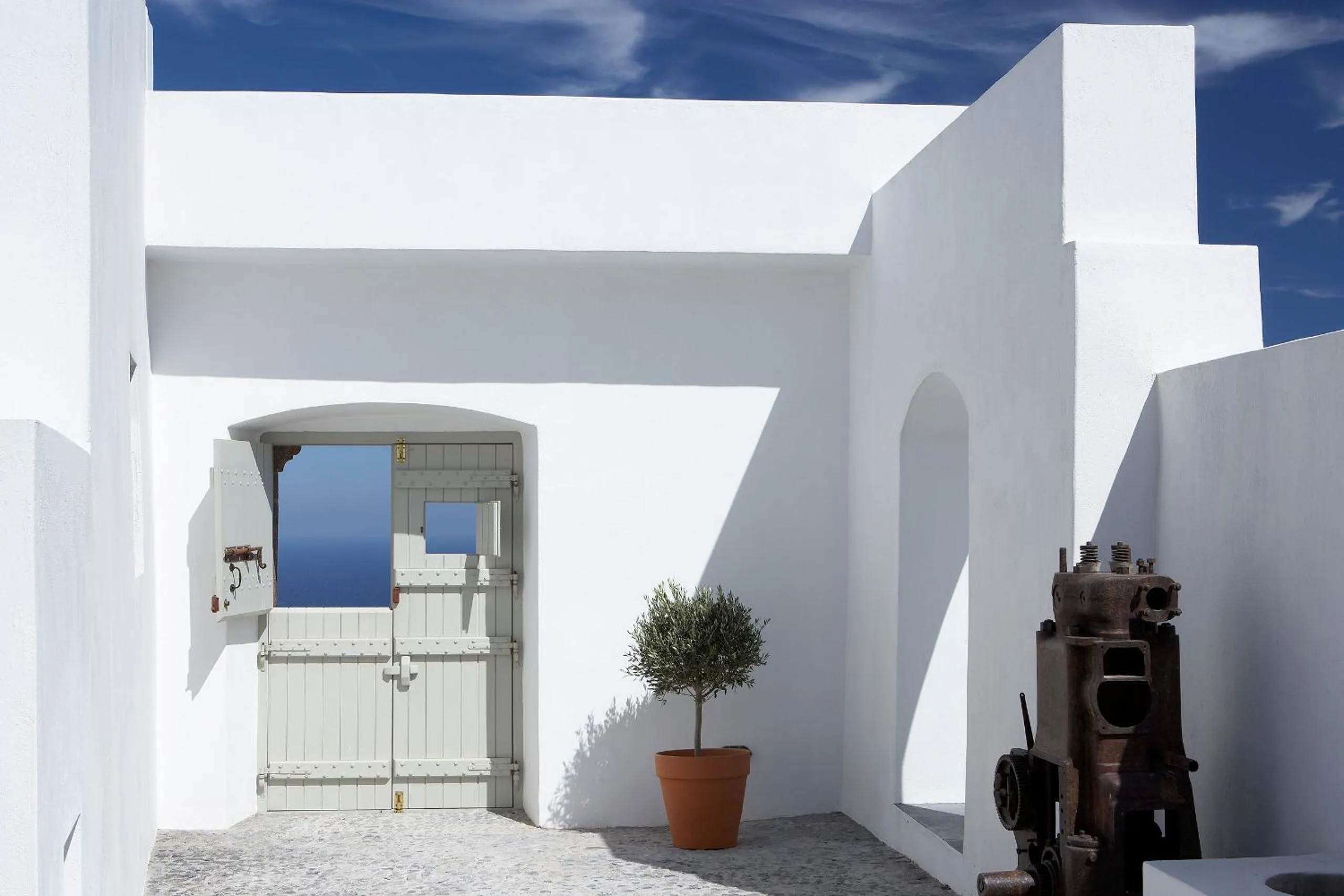 Facade/entrance in Villa Fabrica Santorini