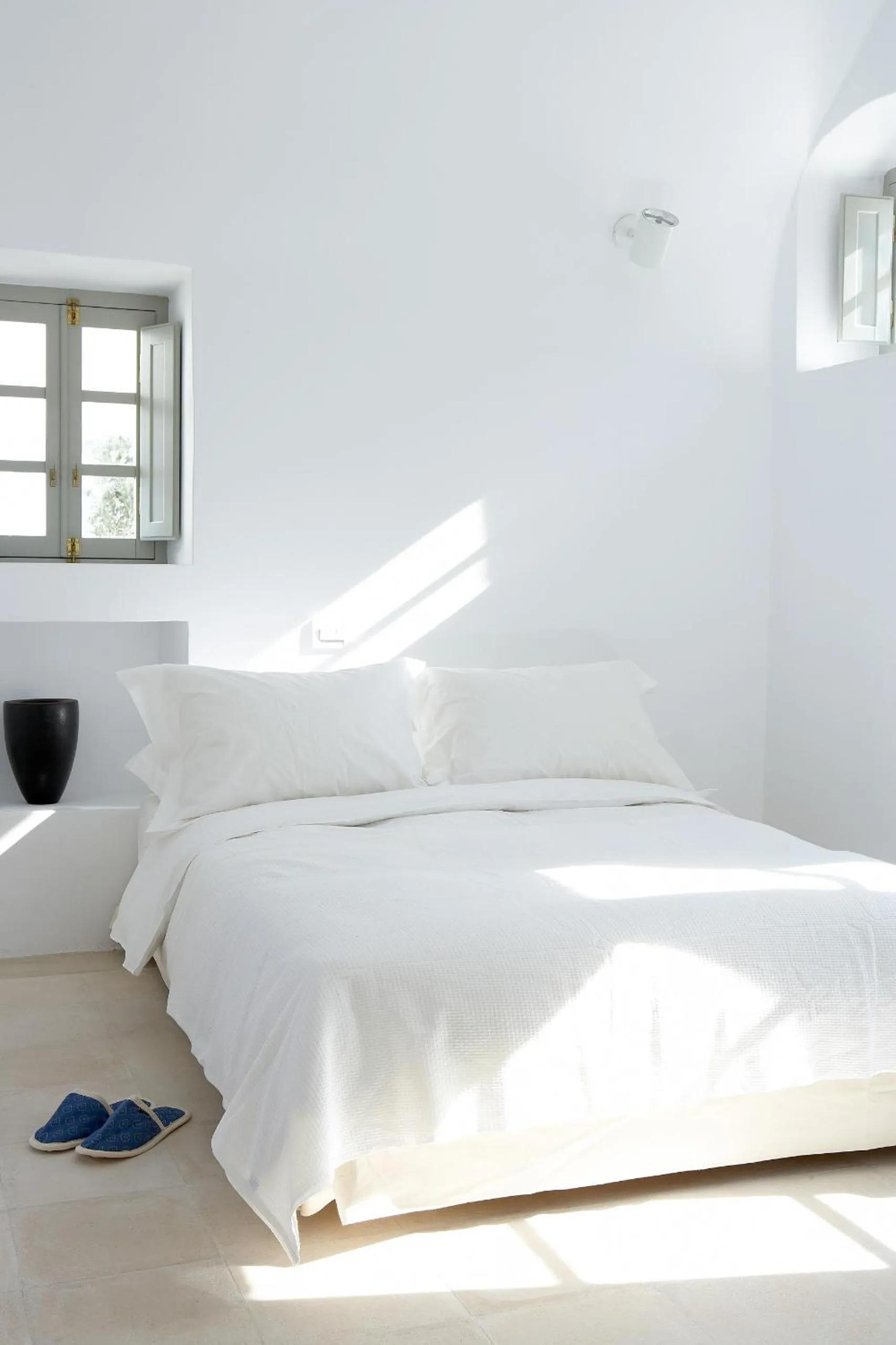 Bedroom, Bed in Villa Fabrica Santorini