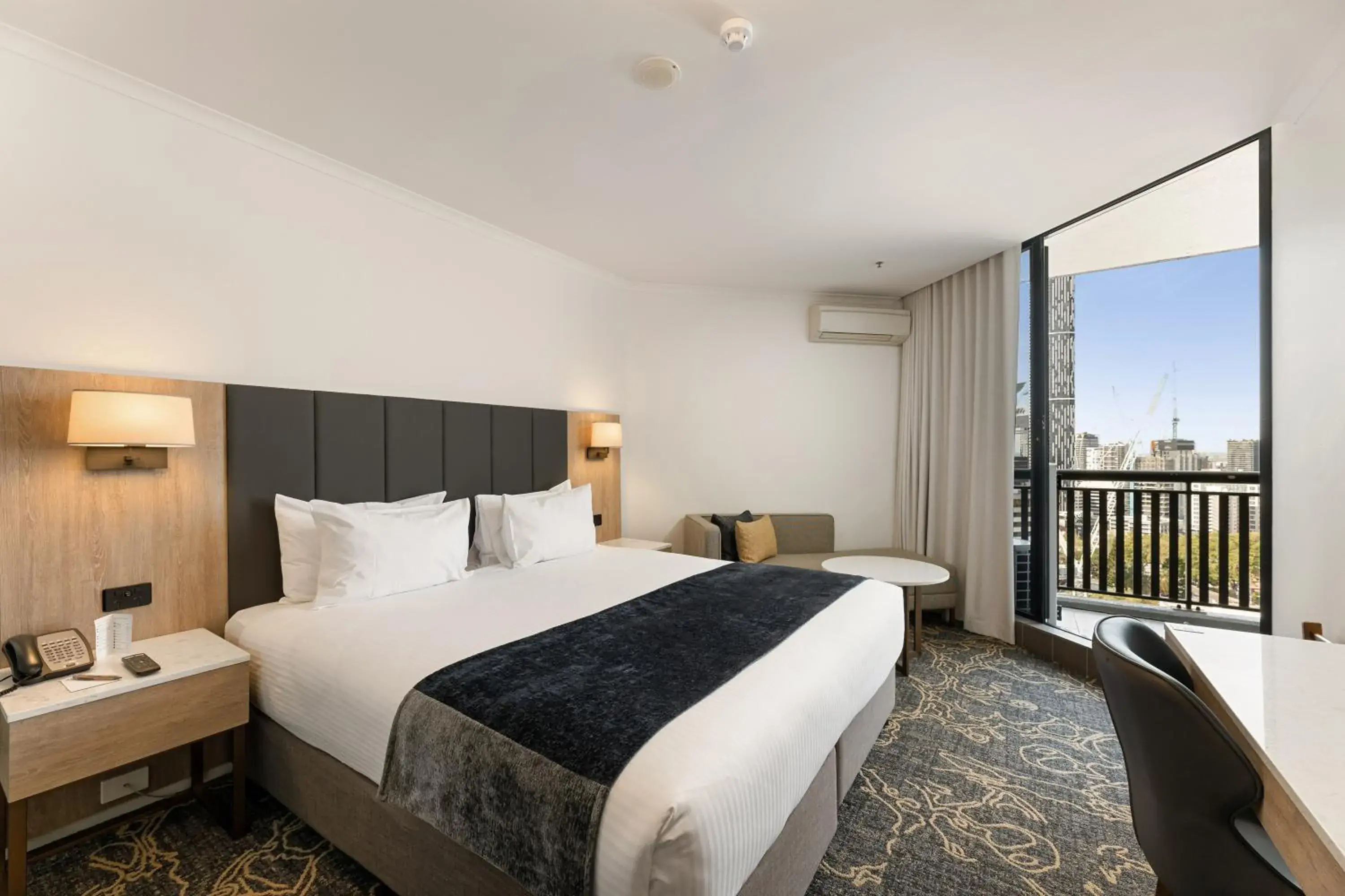 Bedroom, Bed in Hotel Grand Chancellor Brisbane Bedroom, Bed in Hotel Grand Chancellor Brisbane