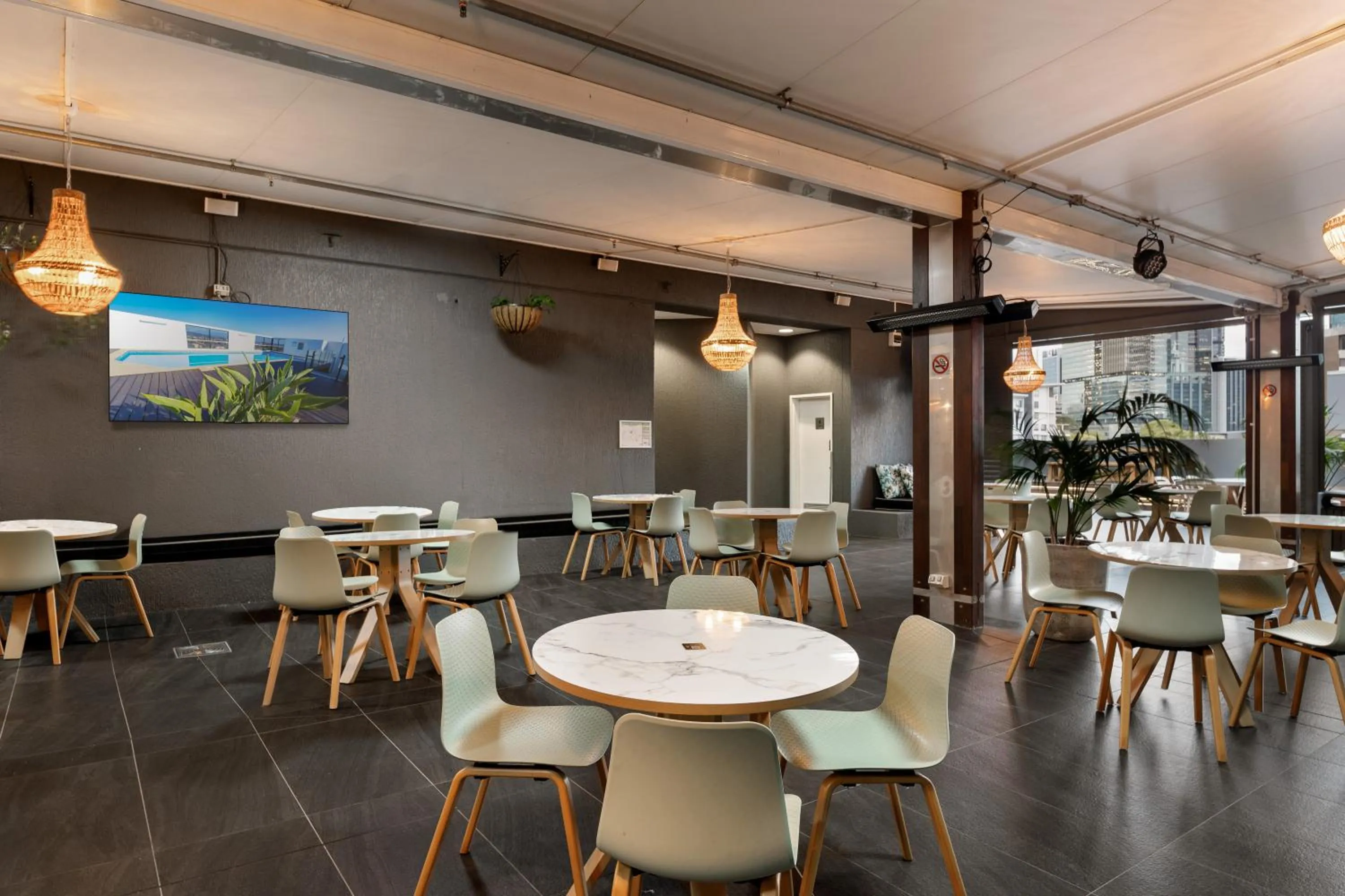 Inner courtyard view in Hotel Grand Chancellor Brisbane