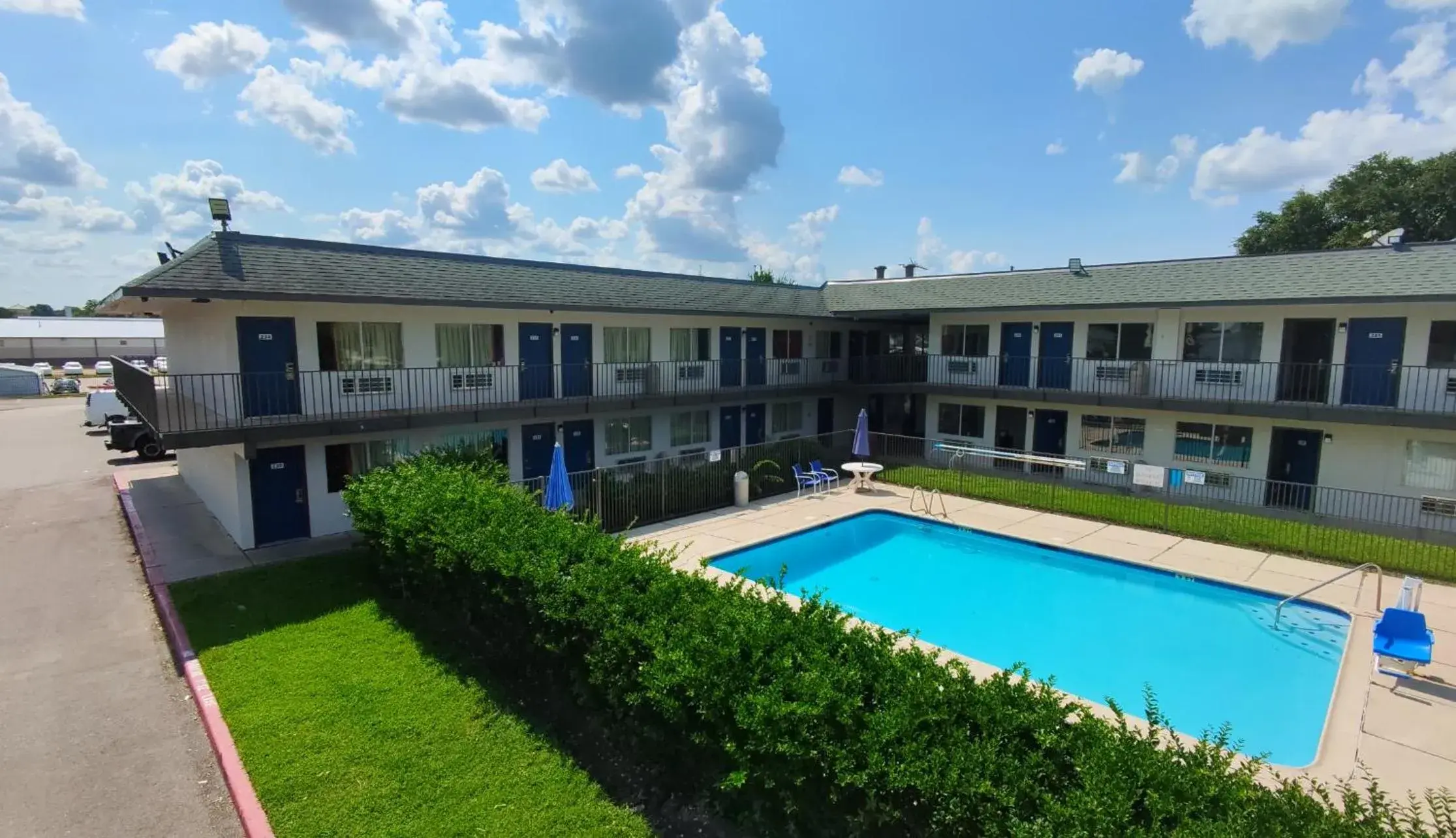 Swimming pool in Motel 6-Conroe, TX Swimming pool in Motel 6-Conroe, TX