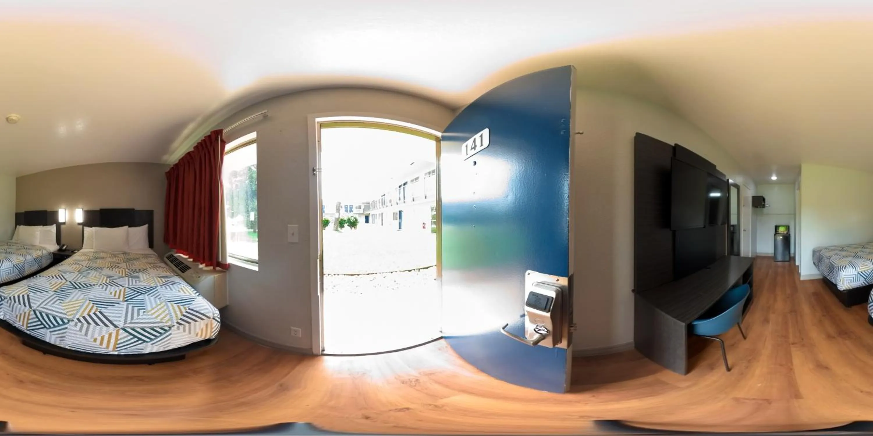 Photo of the whole room, Bed in Motel 6-Conroe, TX